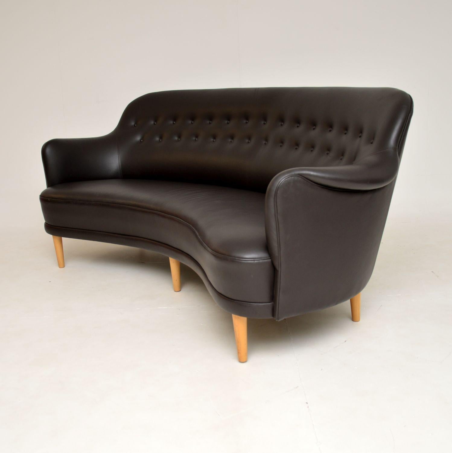 Schwedisches Samsas-Sofa aus Leder von Carl Malmsten, rund im Zustand „Gut“ im Angebot in London, GB