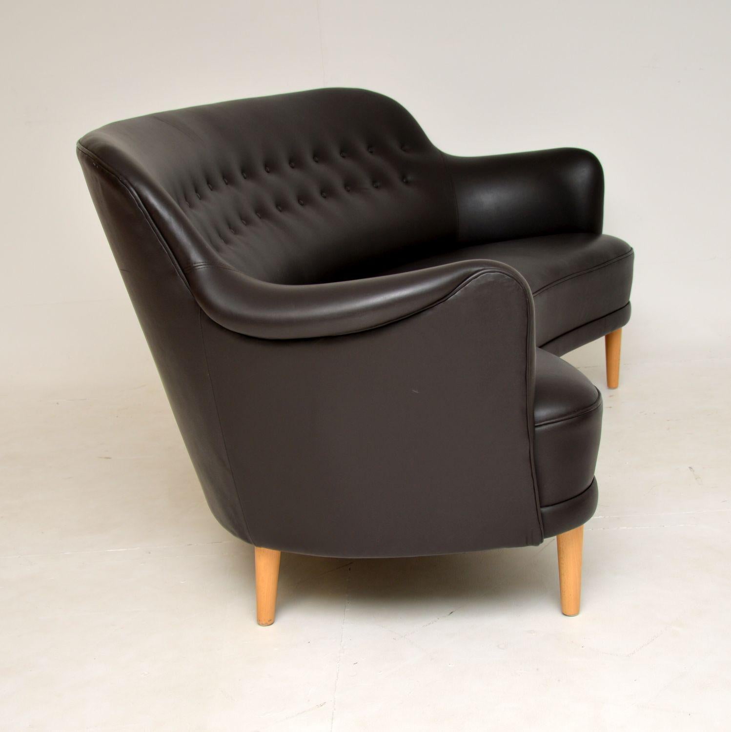 Late 20th Century Swedish Leather Samsas Round Sofa by Carl Malmsten For Sale