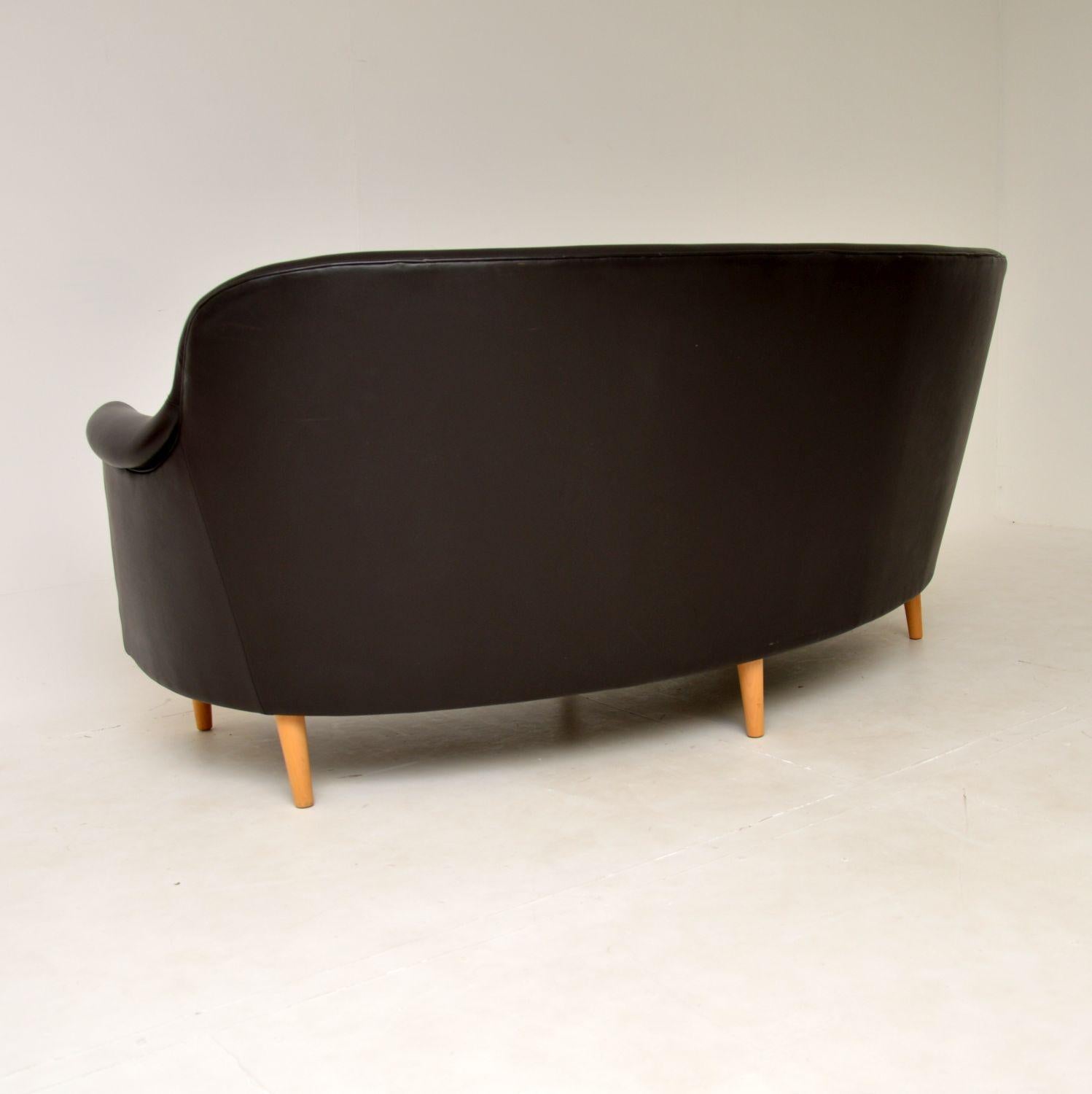 Swedish Leather Samsas Round Sofa by Carl Malmsten For Sale 1