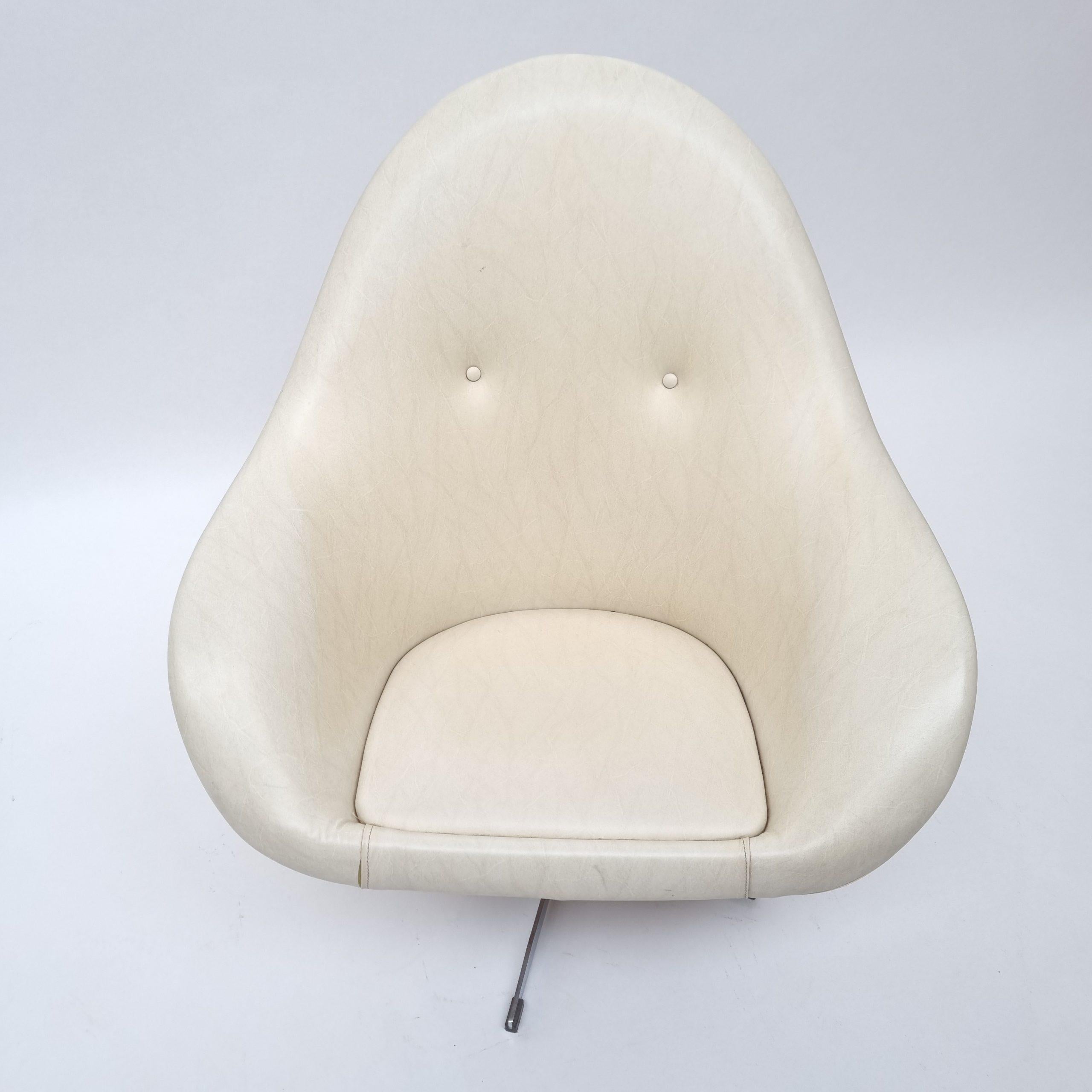 Mid-Century moderno Sedia da salotto girevole svedese in similpelle, anni '60 in vendita