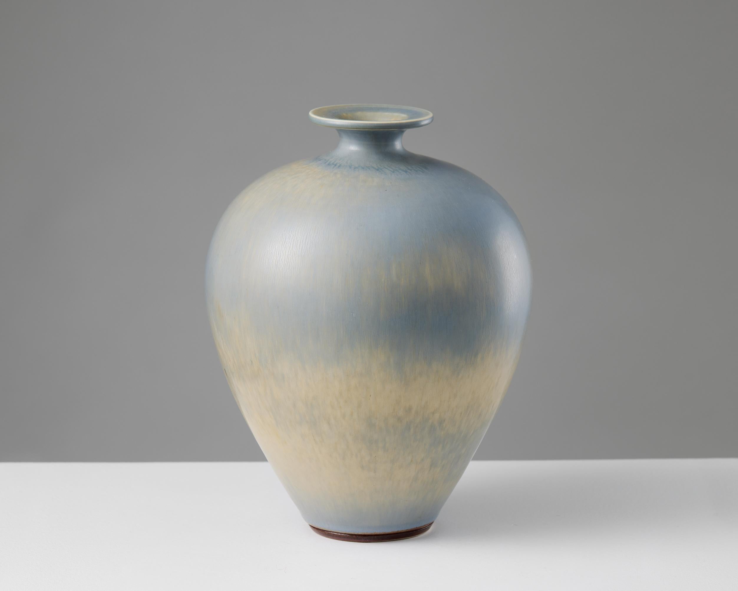 Vase Designé par Berndt Friberg pour Gustavsbergs Studio
Suède, 1975
