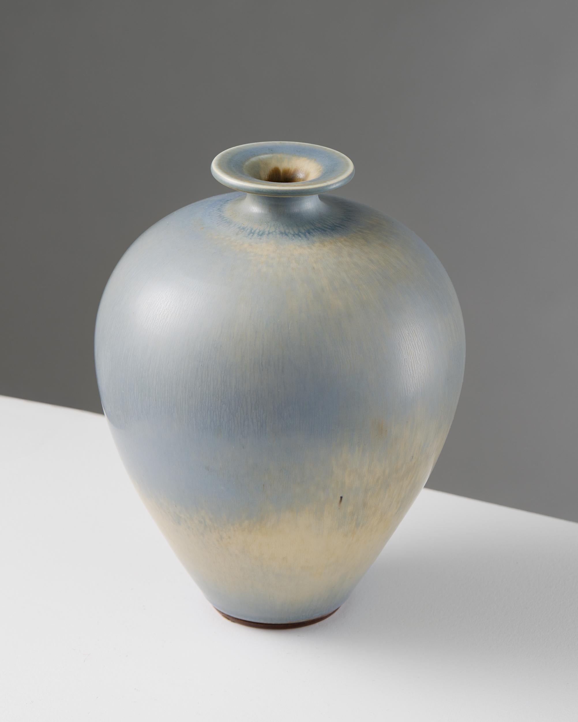 Vase en grès suédois de Berndt Friberg - glaçure bleu clair, Gustavsberg Studio Bon état - En vente à Stockholm, SE