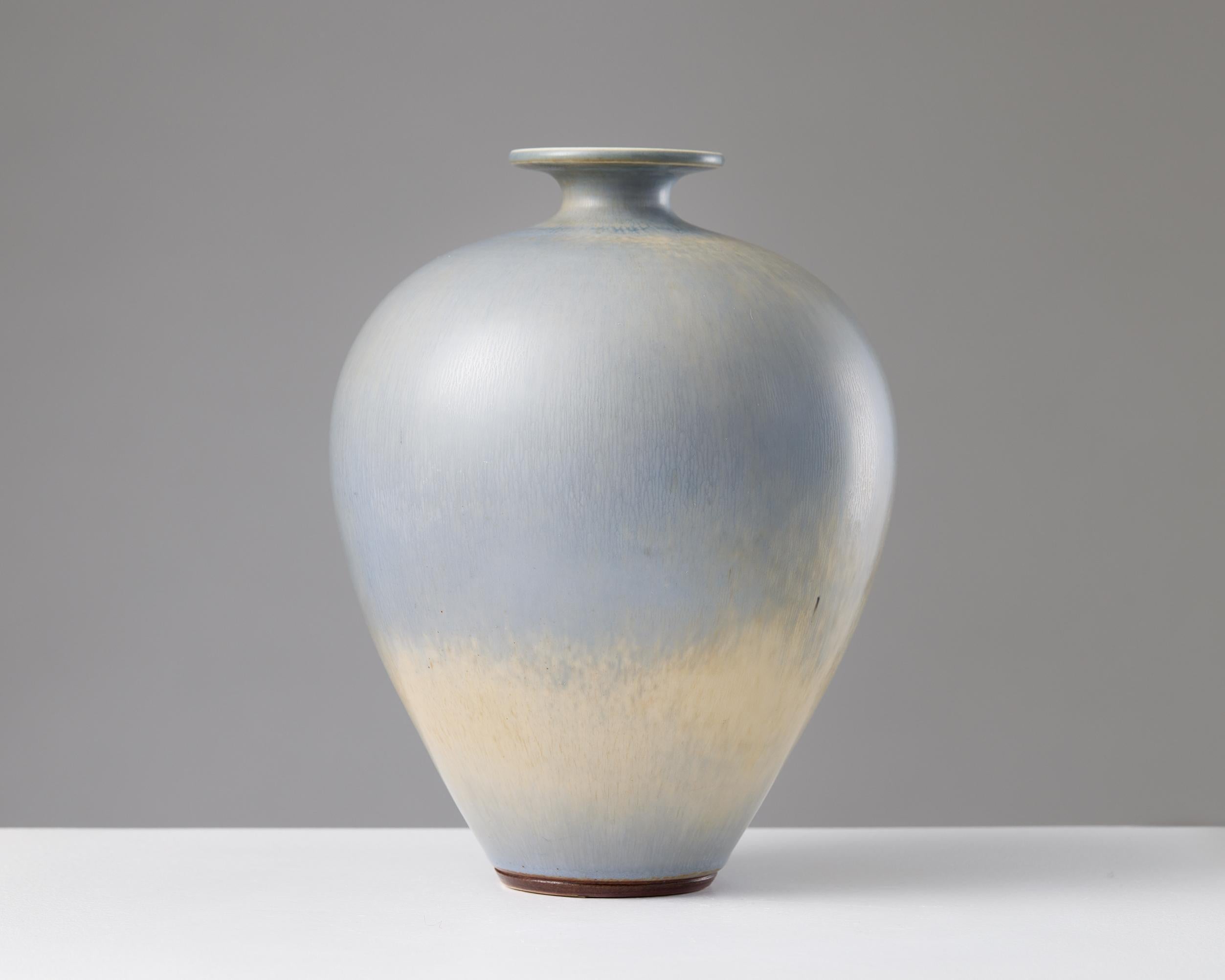 Fin du 20e siècle Vase en grès suédois de Berndt Friberg - glaçure bleu clair, Gustavsberg Studio en vente