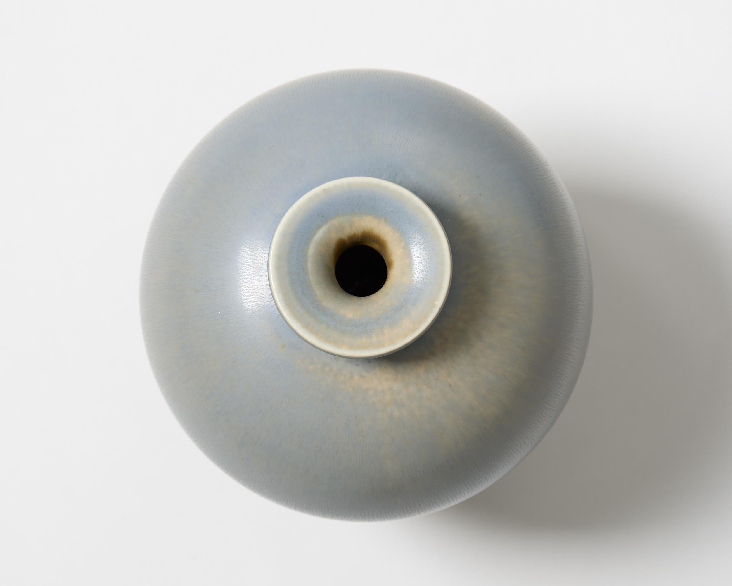 Vase en grès suédois de Berndt Friberg - glaçure bleu clair, Gustavsberg Studio en vente 2