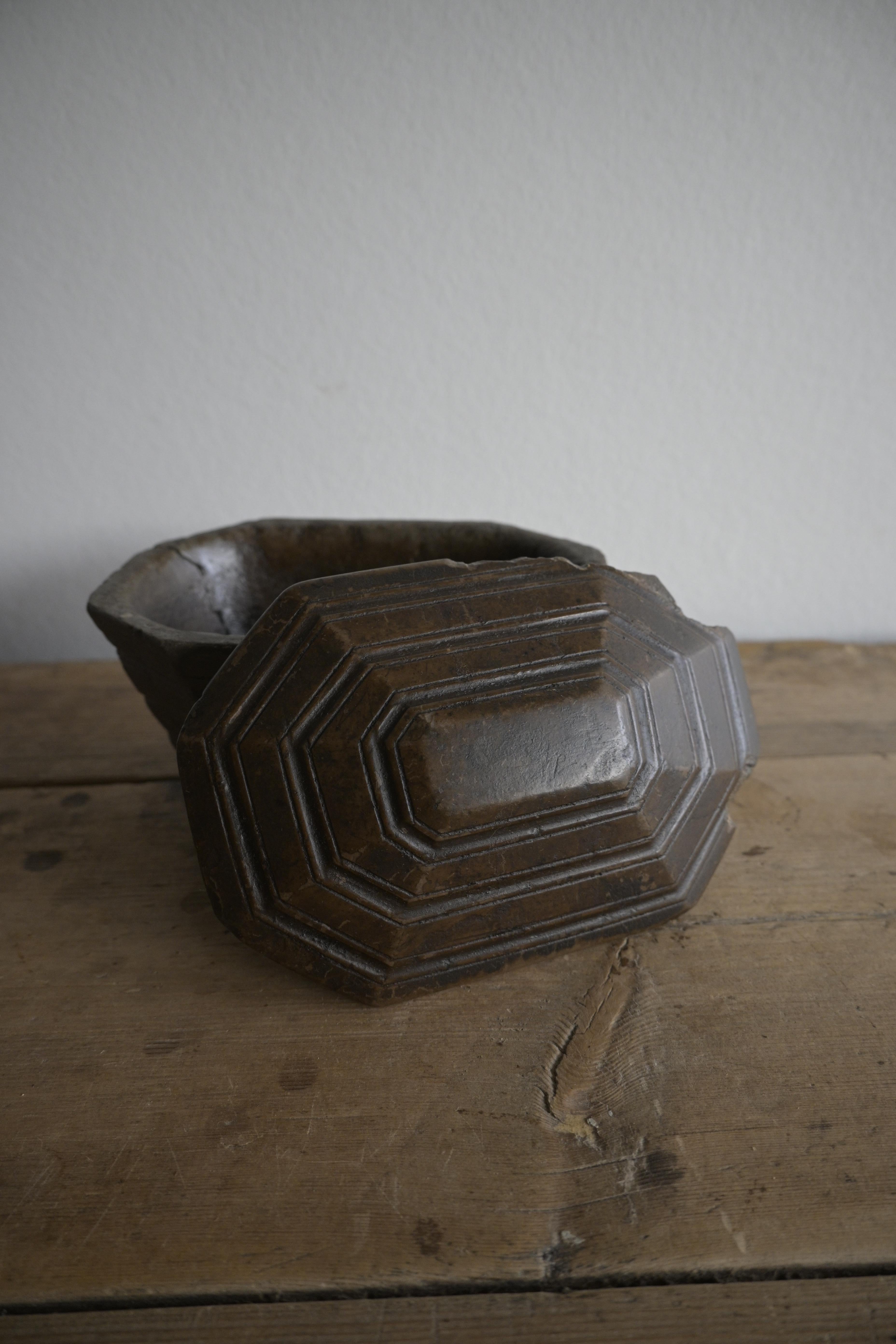 Swedish Lime Stone Butterbox circa 1830 2