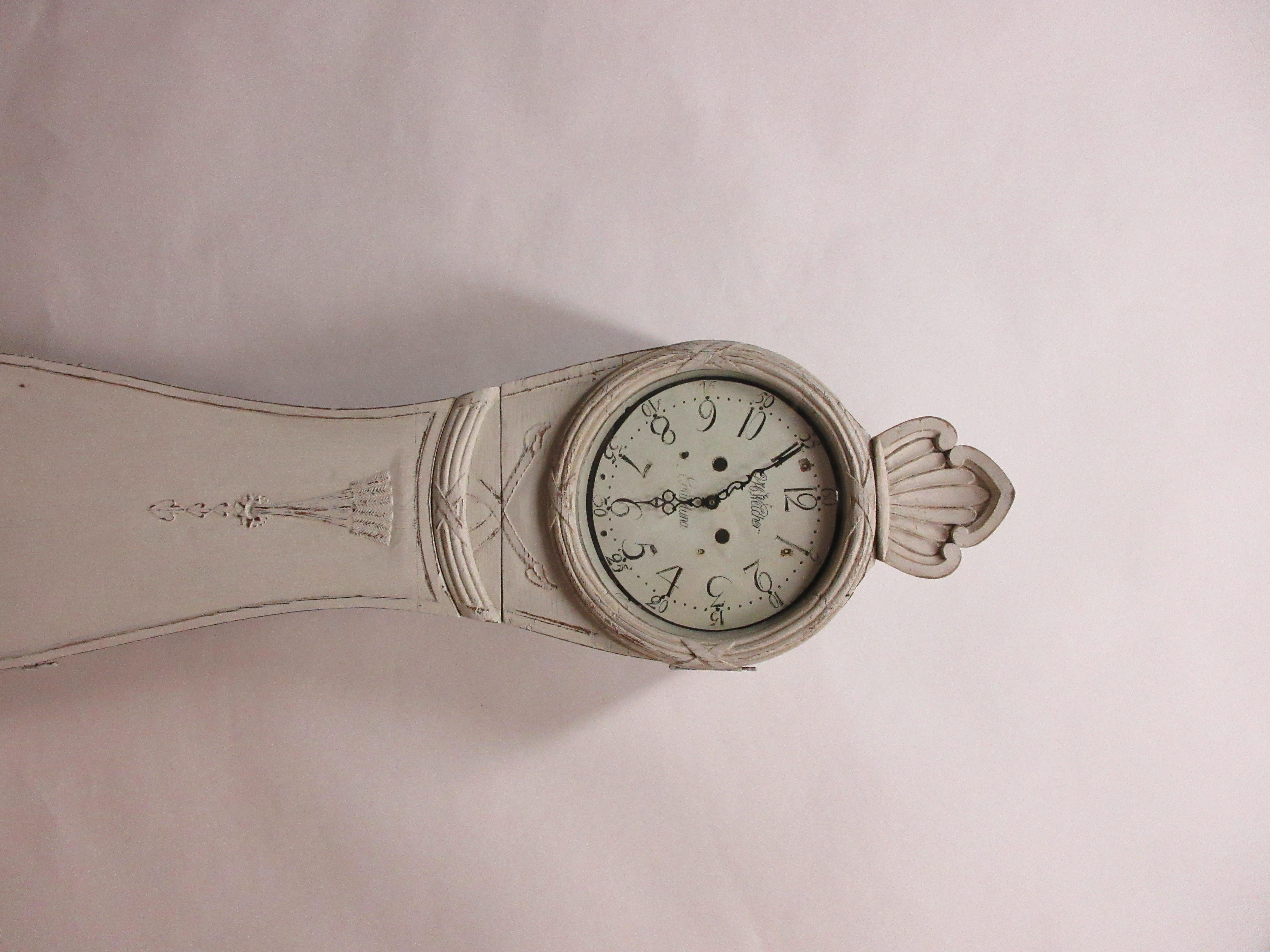 Primitif Horloge Mora suédoise à long boîtier en vente
