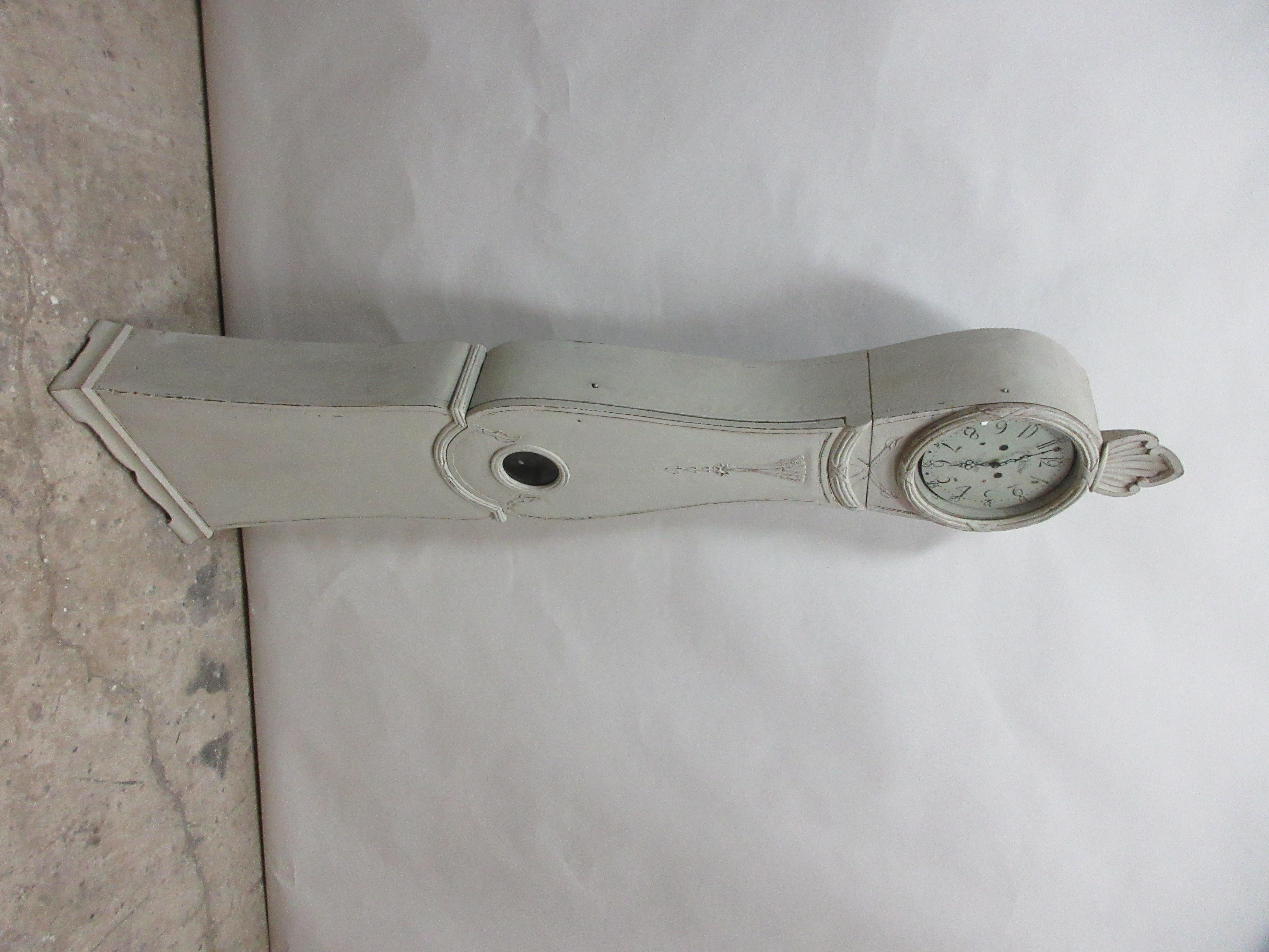 Milieu du XIXe siècle Horloge Mora suédoise à long boîtier en vente