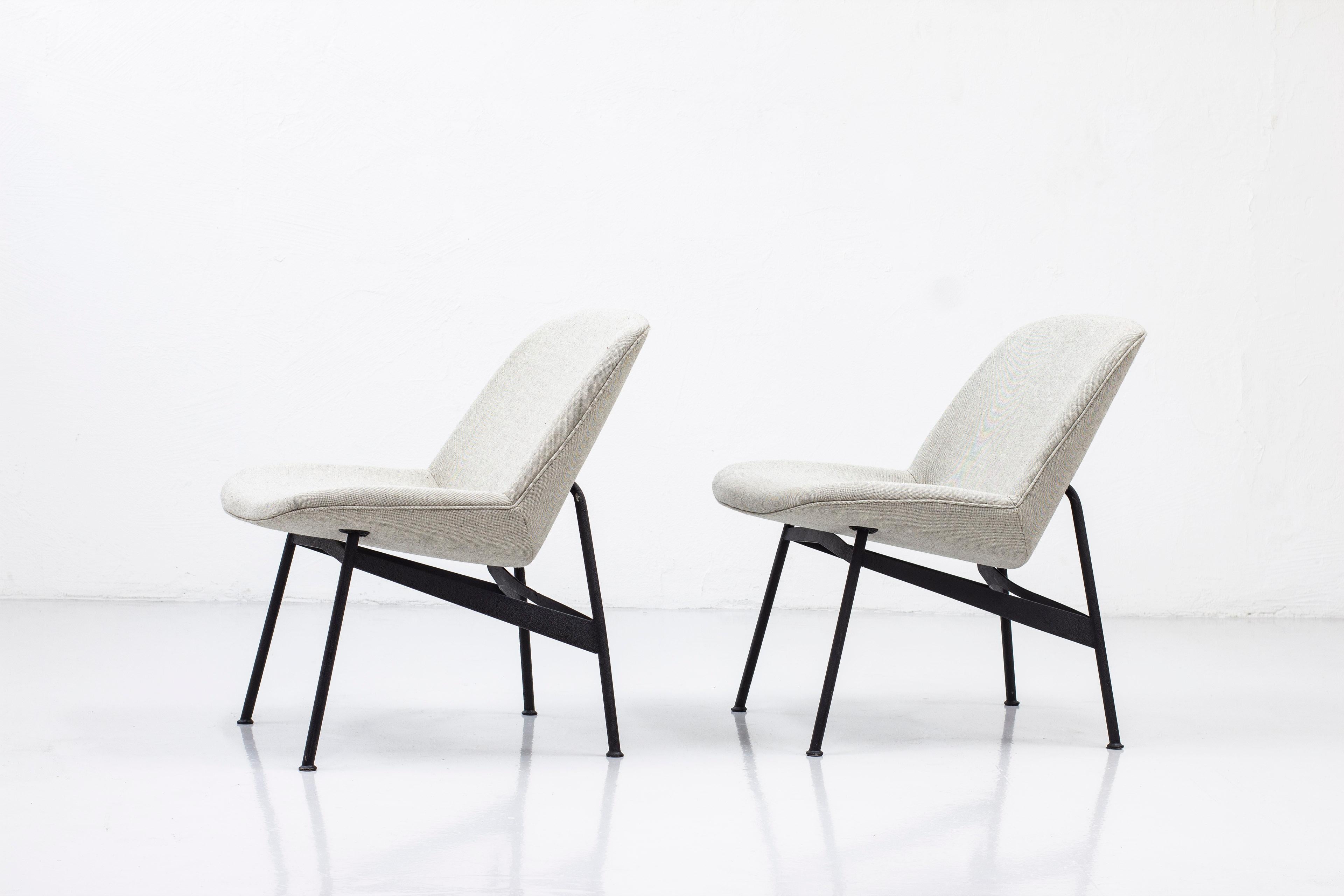 Rare lounge chairs designed by Hans Harald Molander. Produced by Nordiska Kompaniet during the 1950s. Made from black lacquered steel and upholstered seats. Reupholstered with wool fabric from Kvadrat textiles in light grey melange. Very good