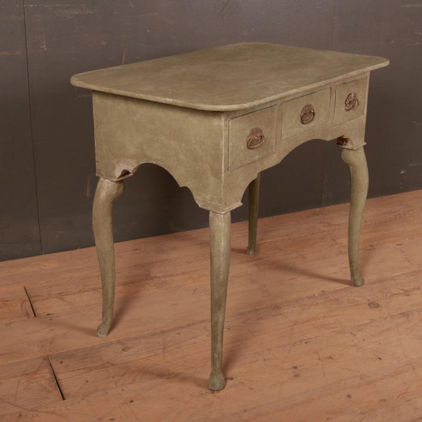 18th century painted Swedish Lowboy/ lamp table, 1790.

    

Dimensions
34.5 inches (88 cms) wide
22 inches (56 cms) deep
30.5 inches (77 cms) high.