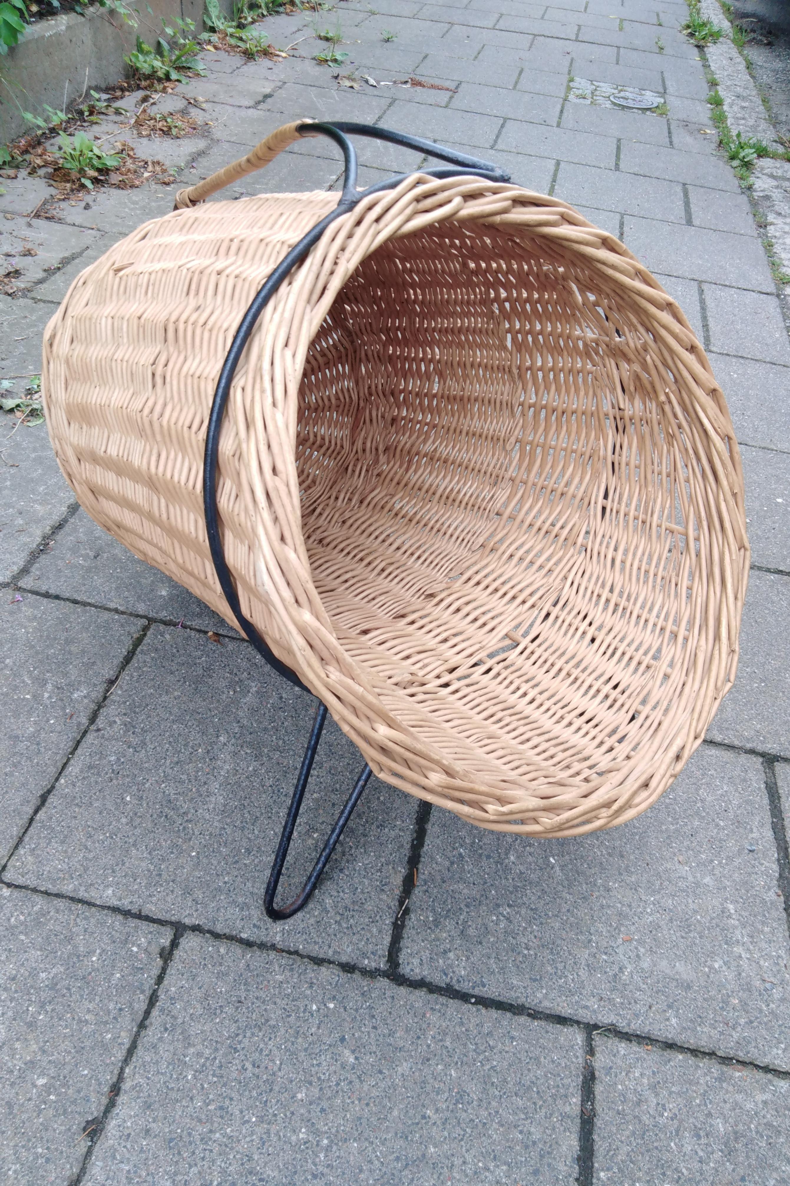 Scandinavian Modern swedish magazine stand attributed by Nisse Strinning For Sale