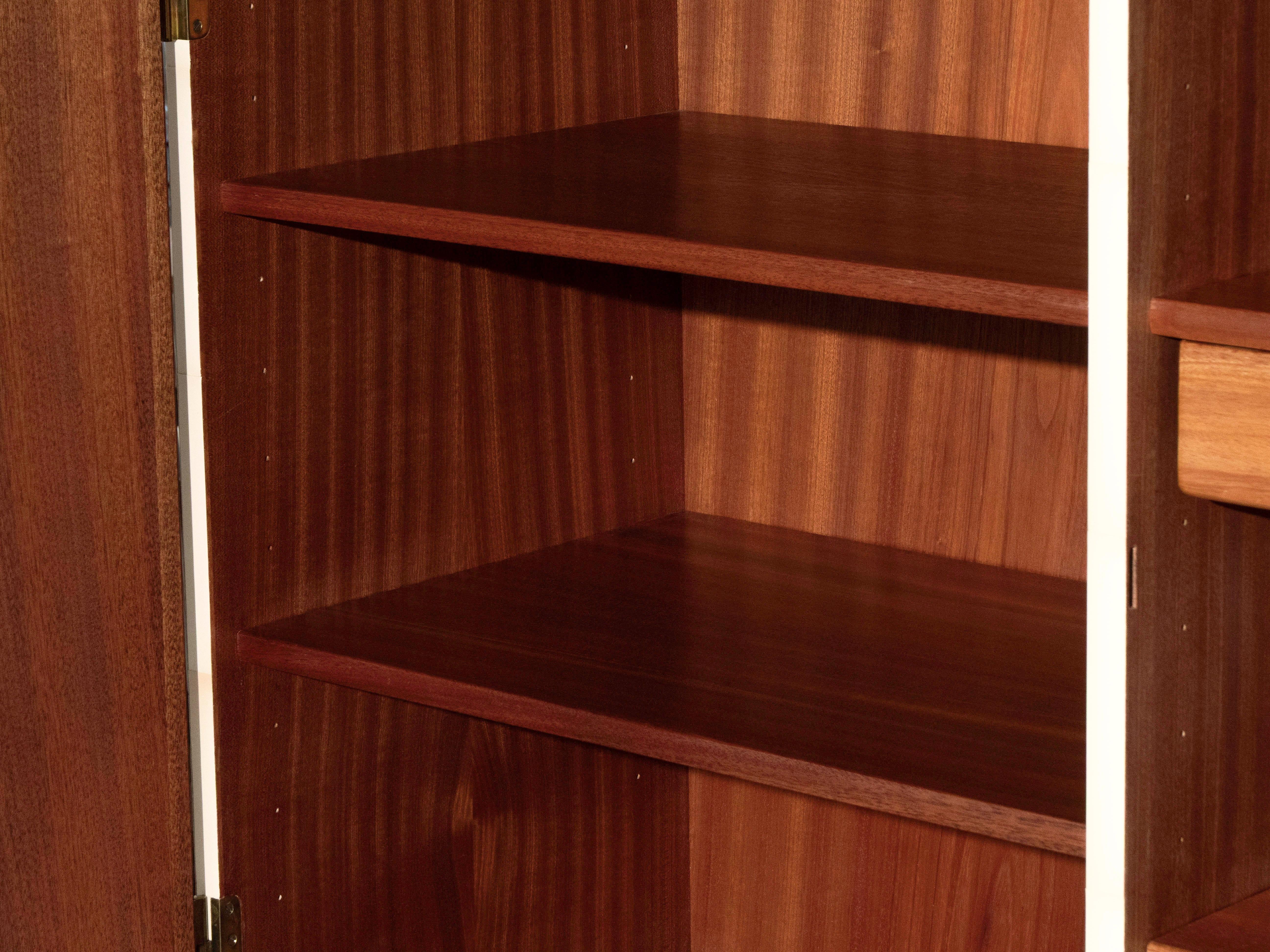 Flora svedese di Norden su mobile alto in mogano, stile Josef Frank anni '50 3