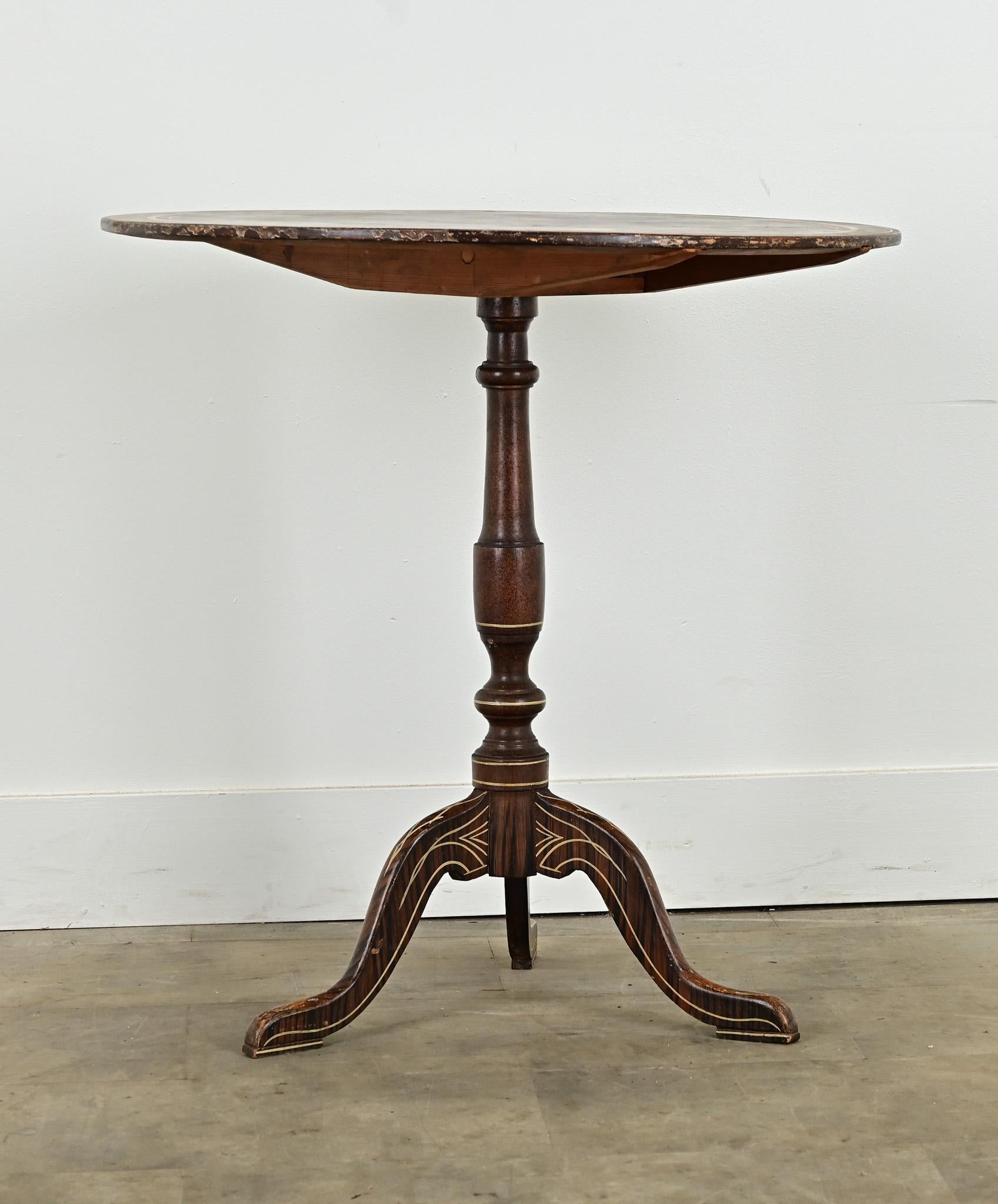 Autre Table tournante à plateau basculant en acajou suédois en vente
