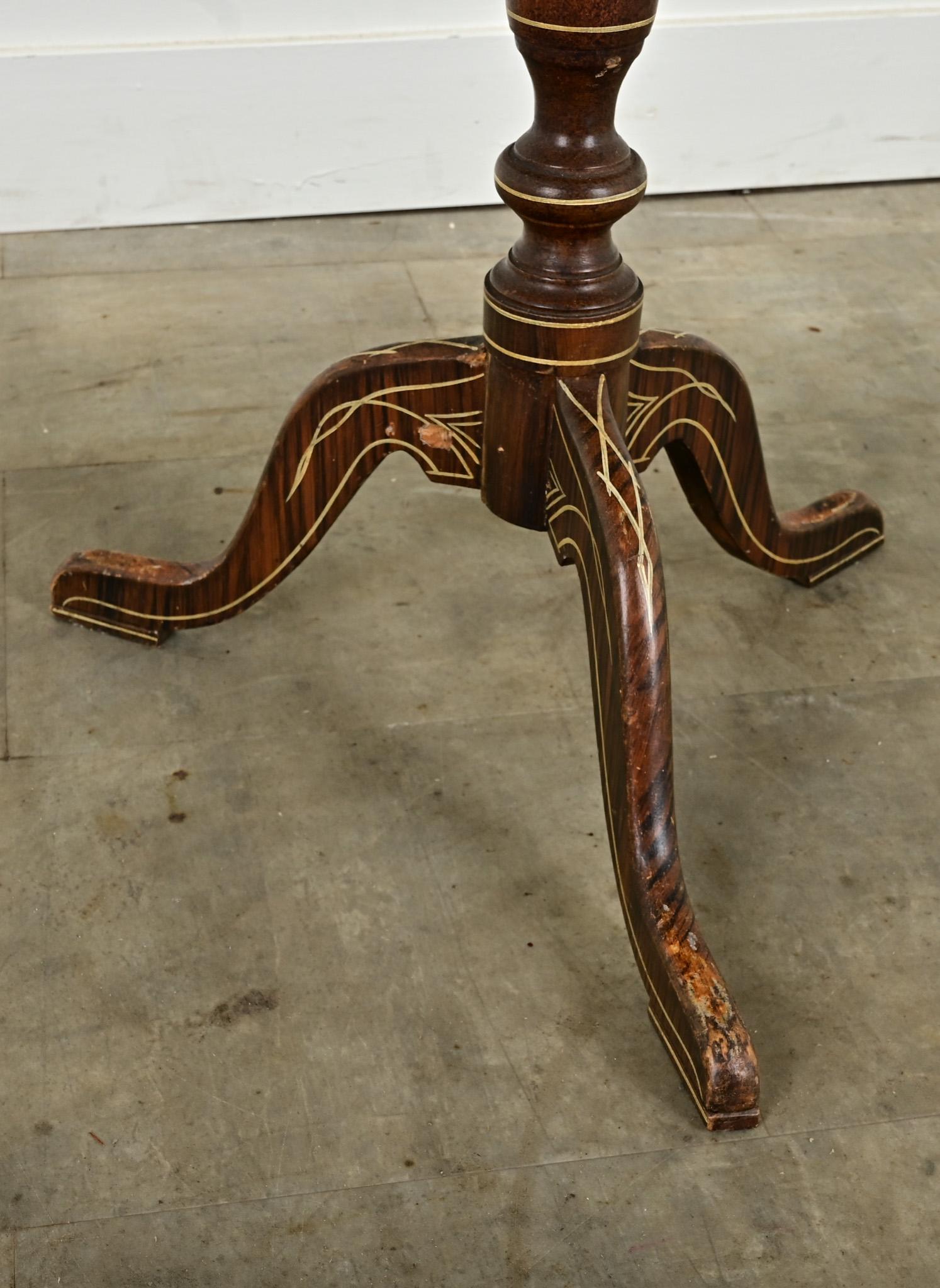 XIXe siècle Table tournante à plateau basculant en acajou suédois en vente