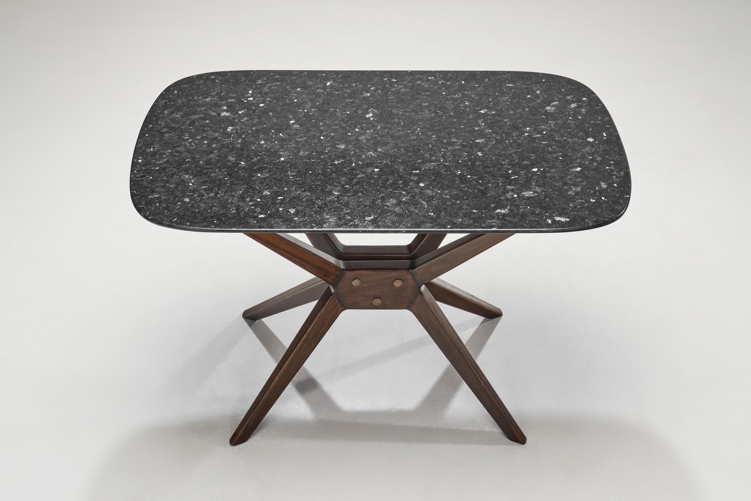 Schwedischer Holztisch mit schrägen Beinen und Steinplatte, Schweden, ca. 1960er Jahre im Angebot 1