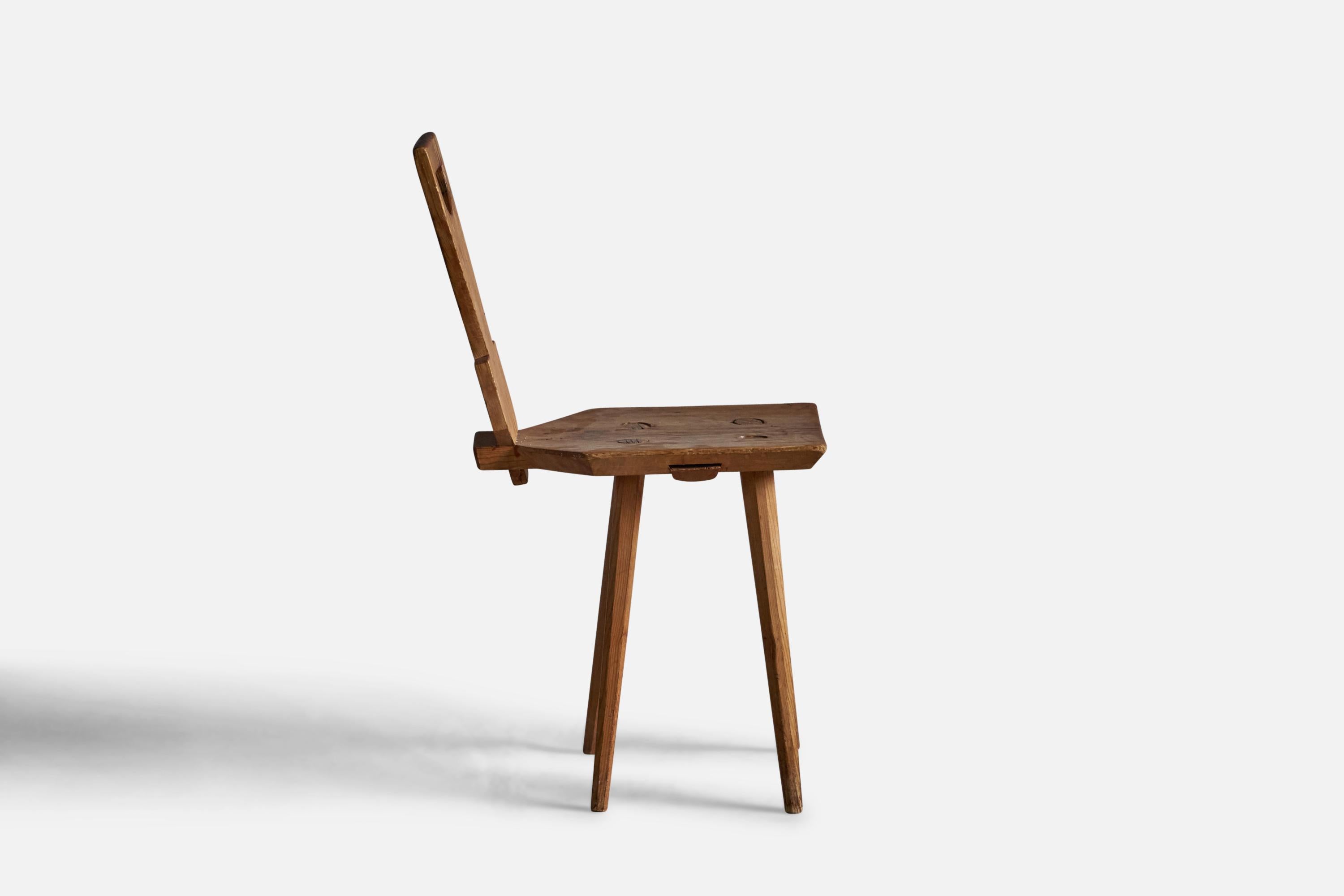 Schwedischer Hersteller, Kleiner Stuhl, Kiefer, 19. Jahrhundert im Zustand „Relativ gut“ im Angebot in High Point, NC