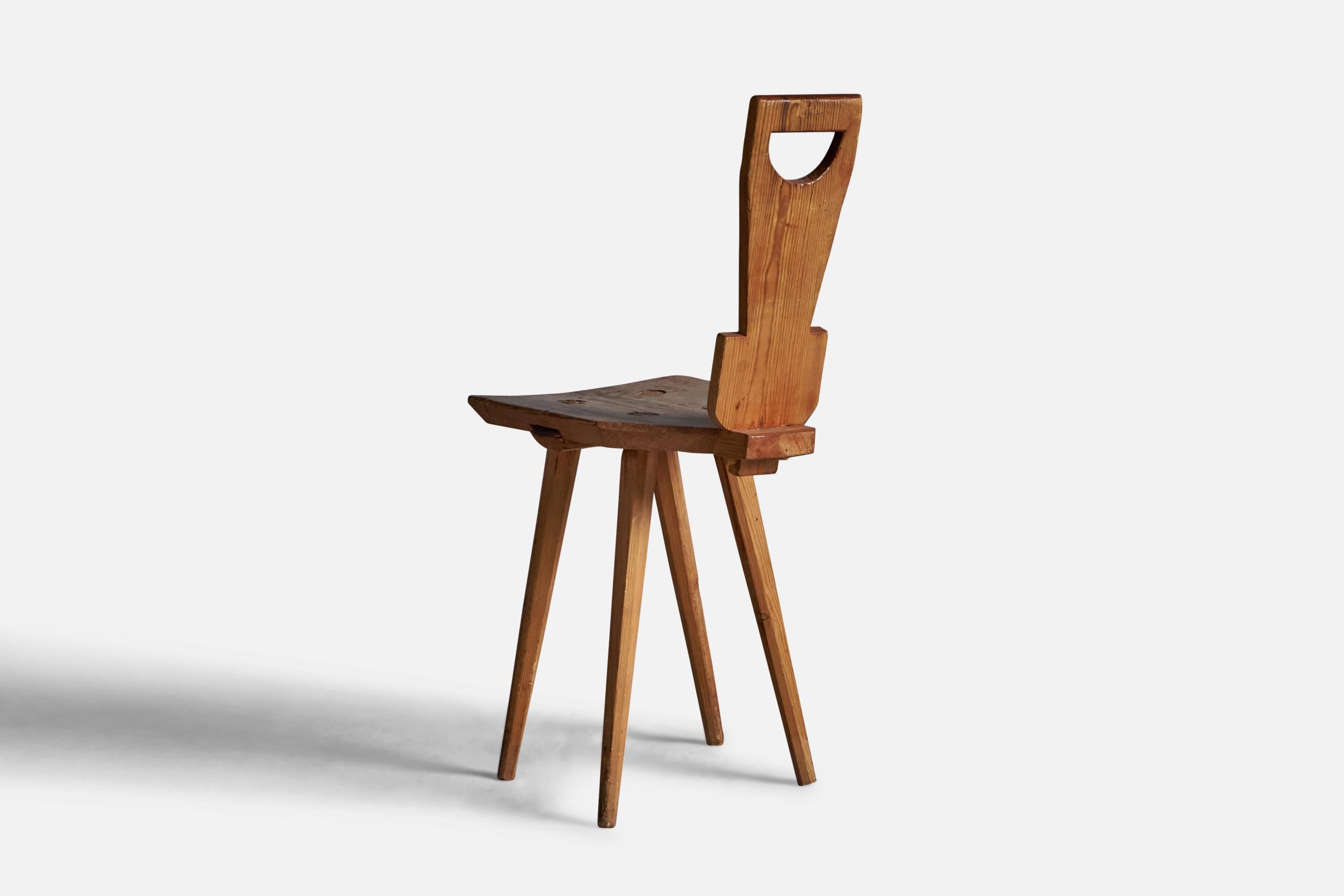 Schwedischer Hersteller, Kleiner Stuhl, Kiefer, 19. Jahrhundert (Kiefernholz) im Angebot