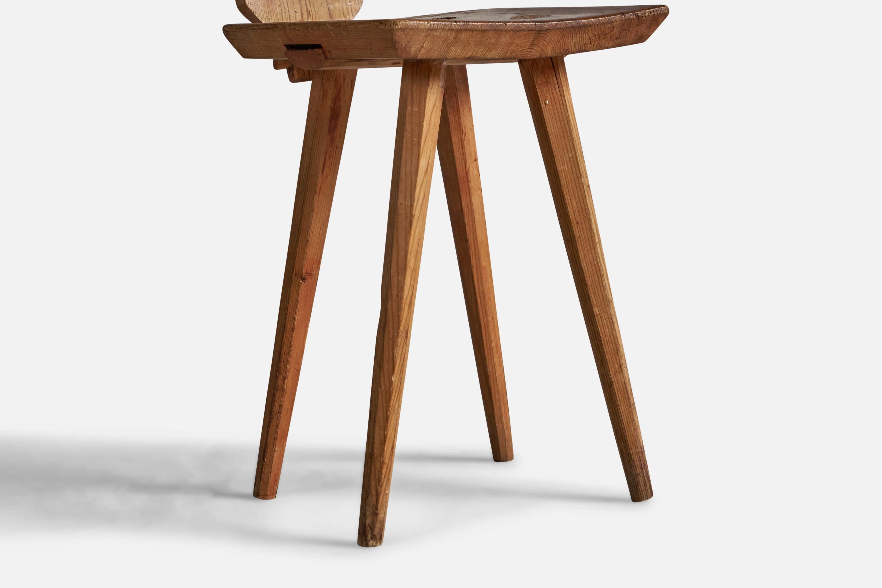Schwedischer Hersteller, Kleiner Stuhl, Kiefer, 19. Jahrhundert im Angebot 1