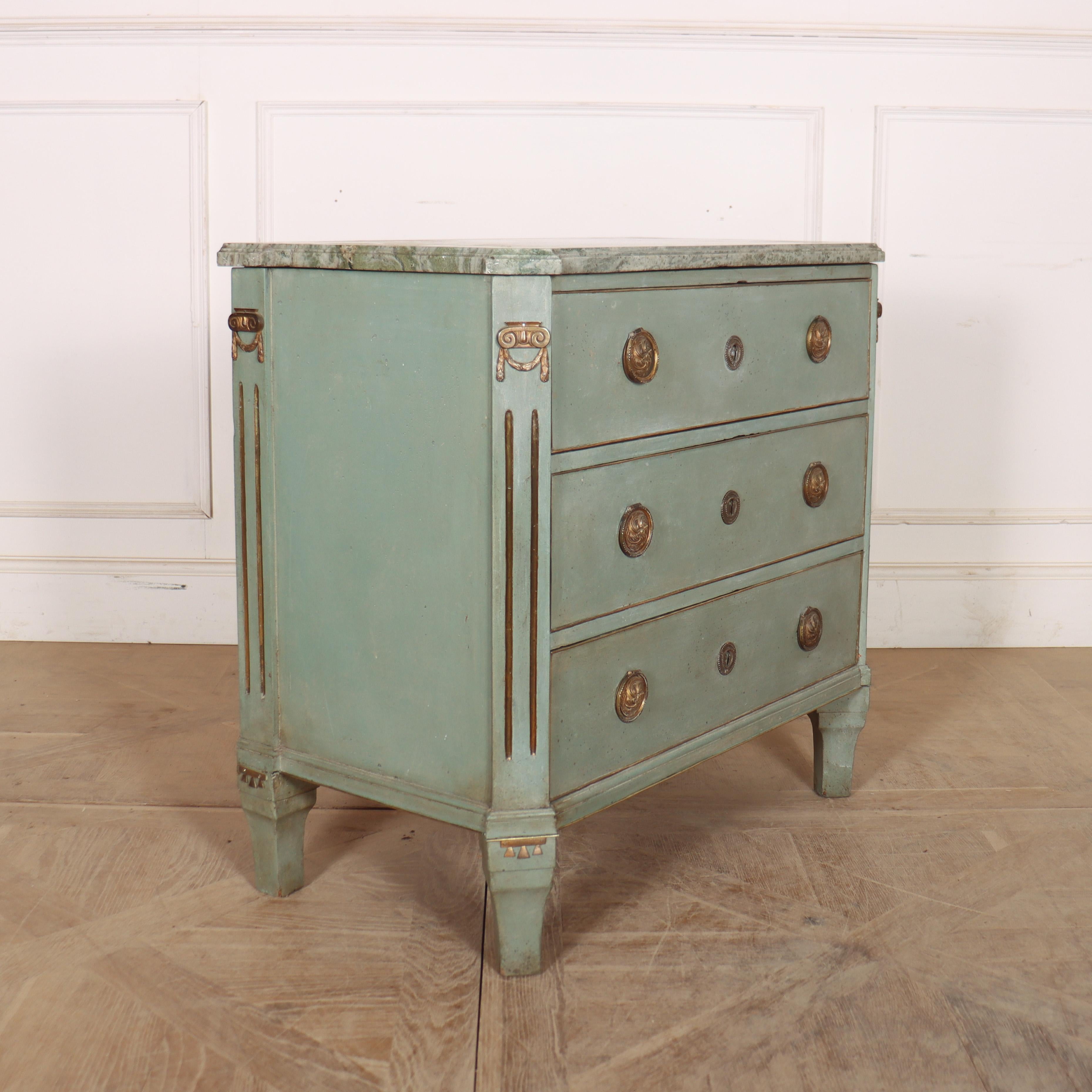 Marmo Commode svedese con piano in marmo in vendita