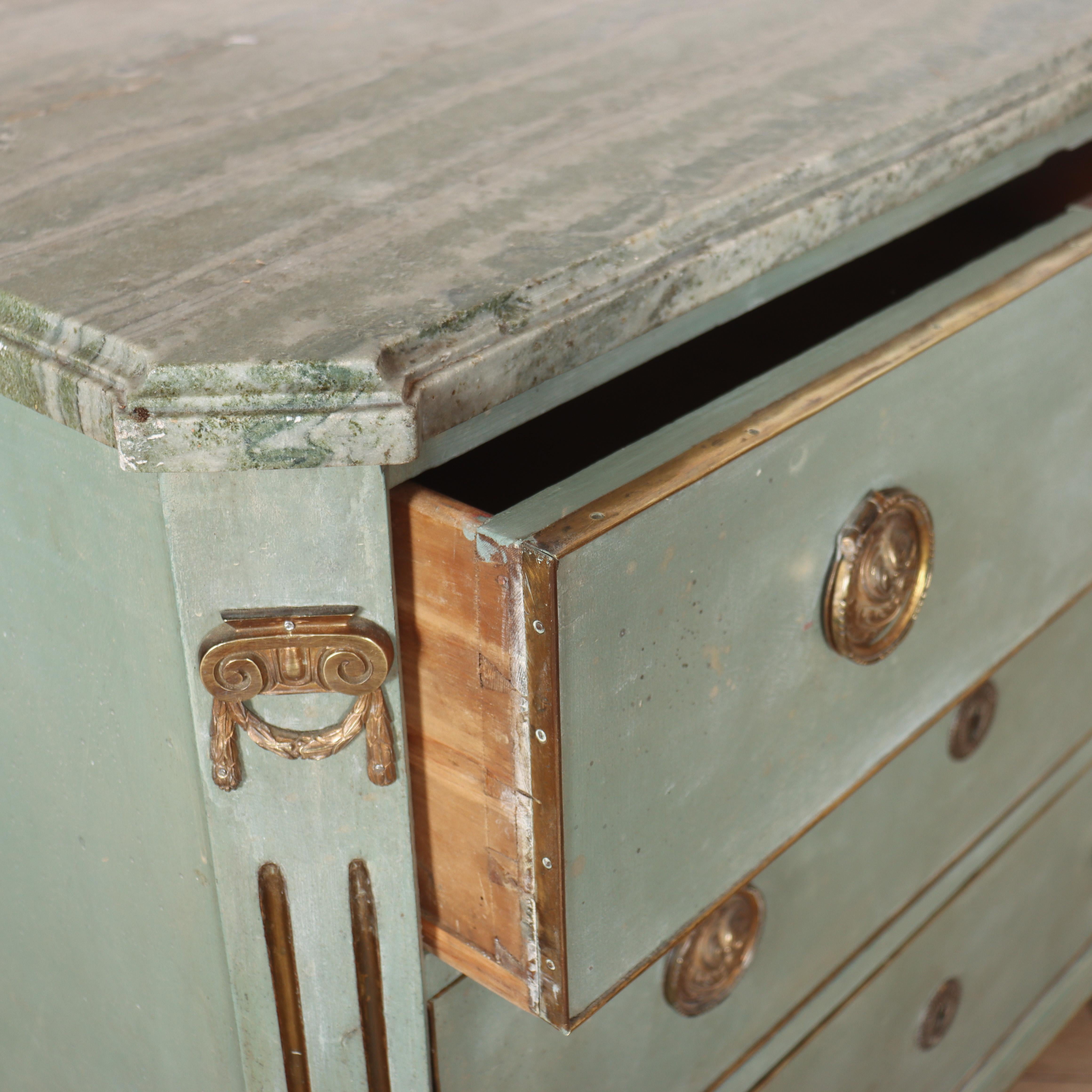 Commode svedese con piano in marmo in vendita 2