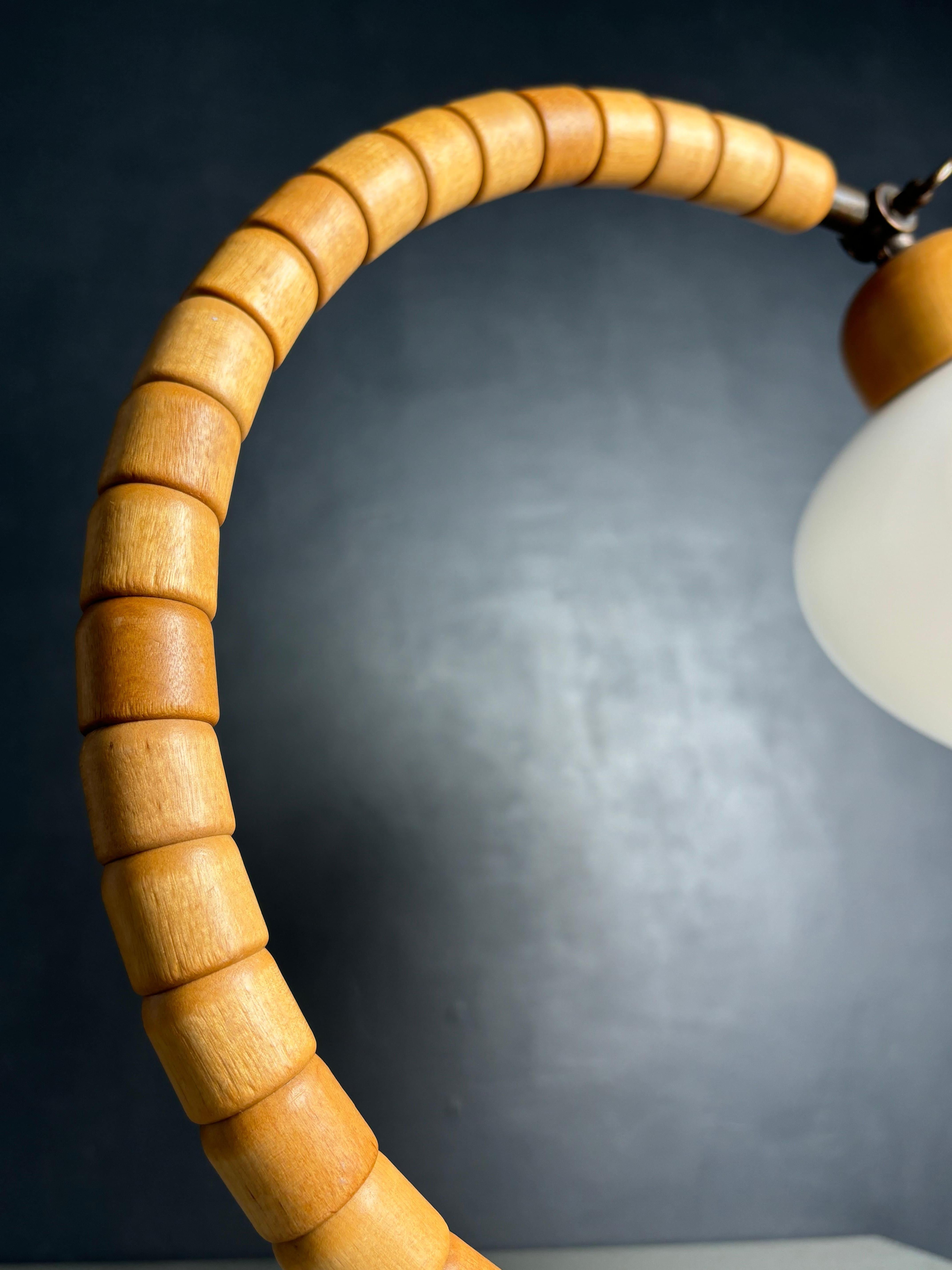 Lámpara sueca de sobremesa de madera escalonada estilo Art Déco Markslöjd, años 60 Sueco en venta