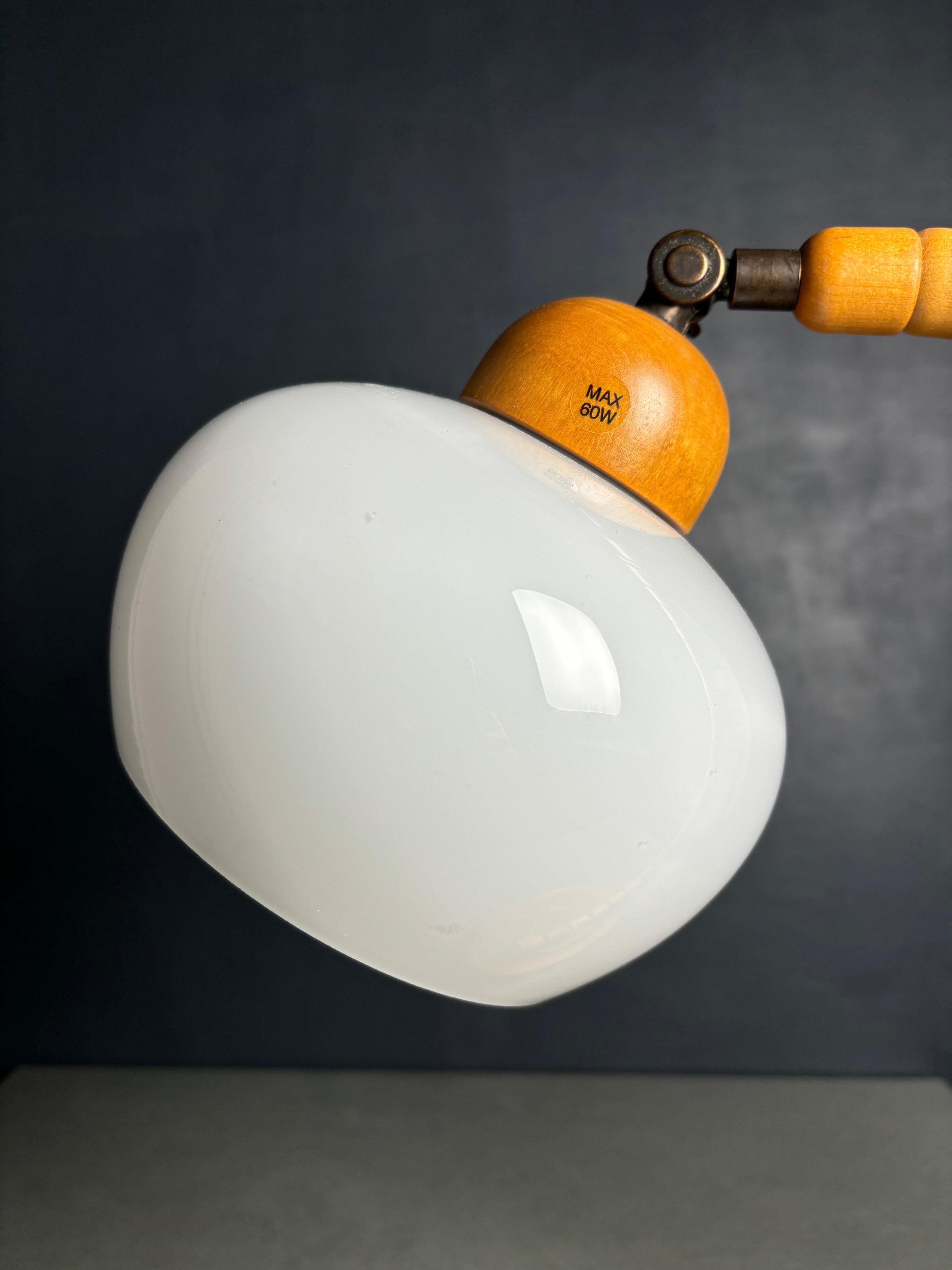 Lámpara sueca de sobremesa de madera escalonada estilo Art Déco Markslöjd, años 60 siglo XX en venta