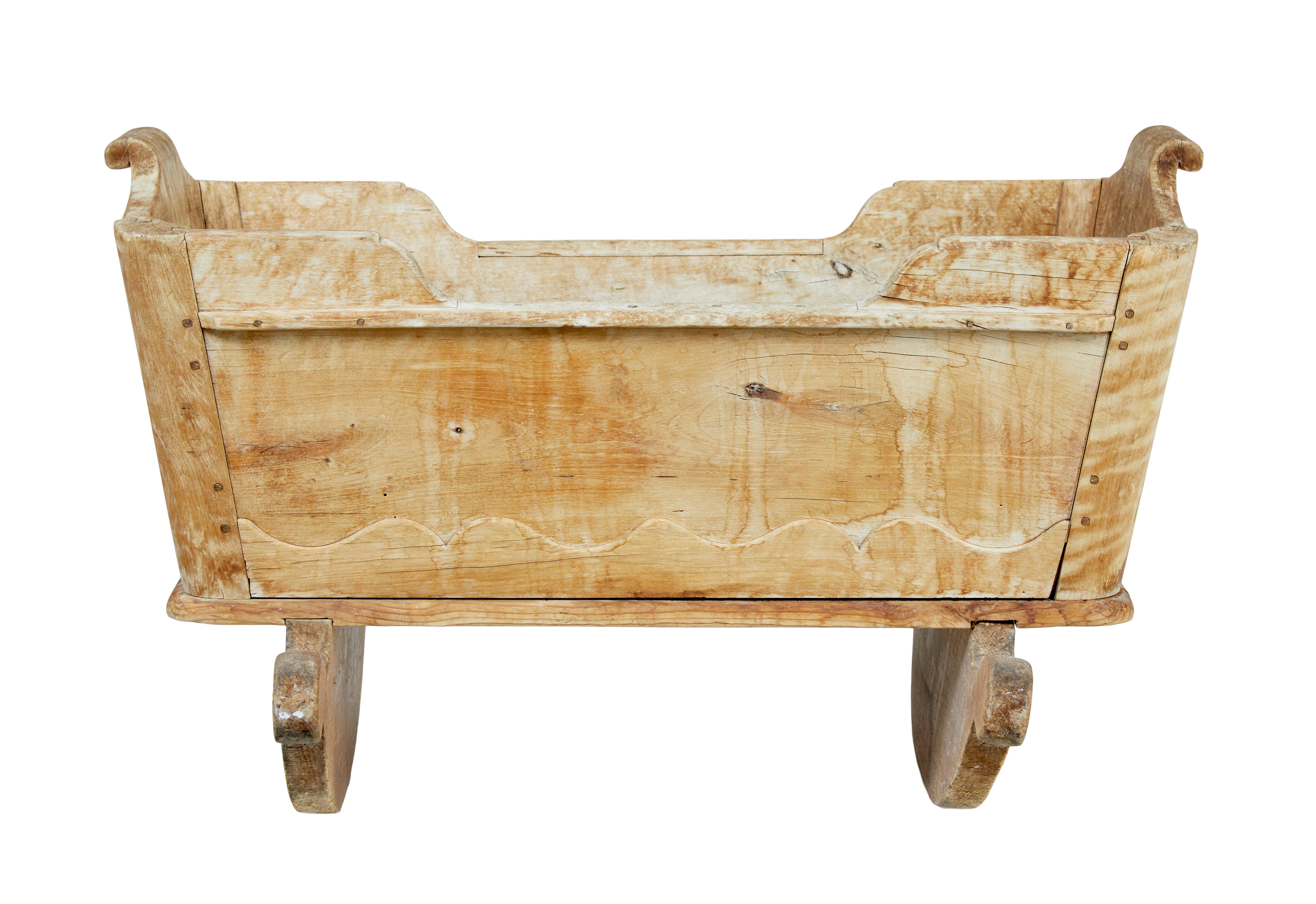 Swedish mid 19th century carved pine rocking cradle In Good Condition For Sale In Debenham, Suffolk