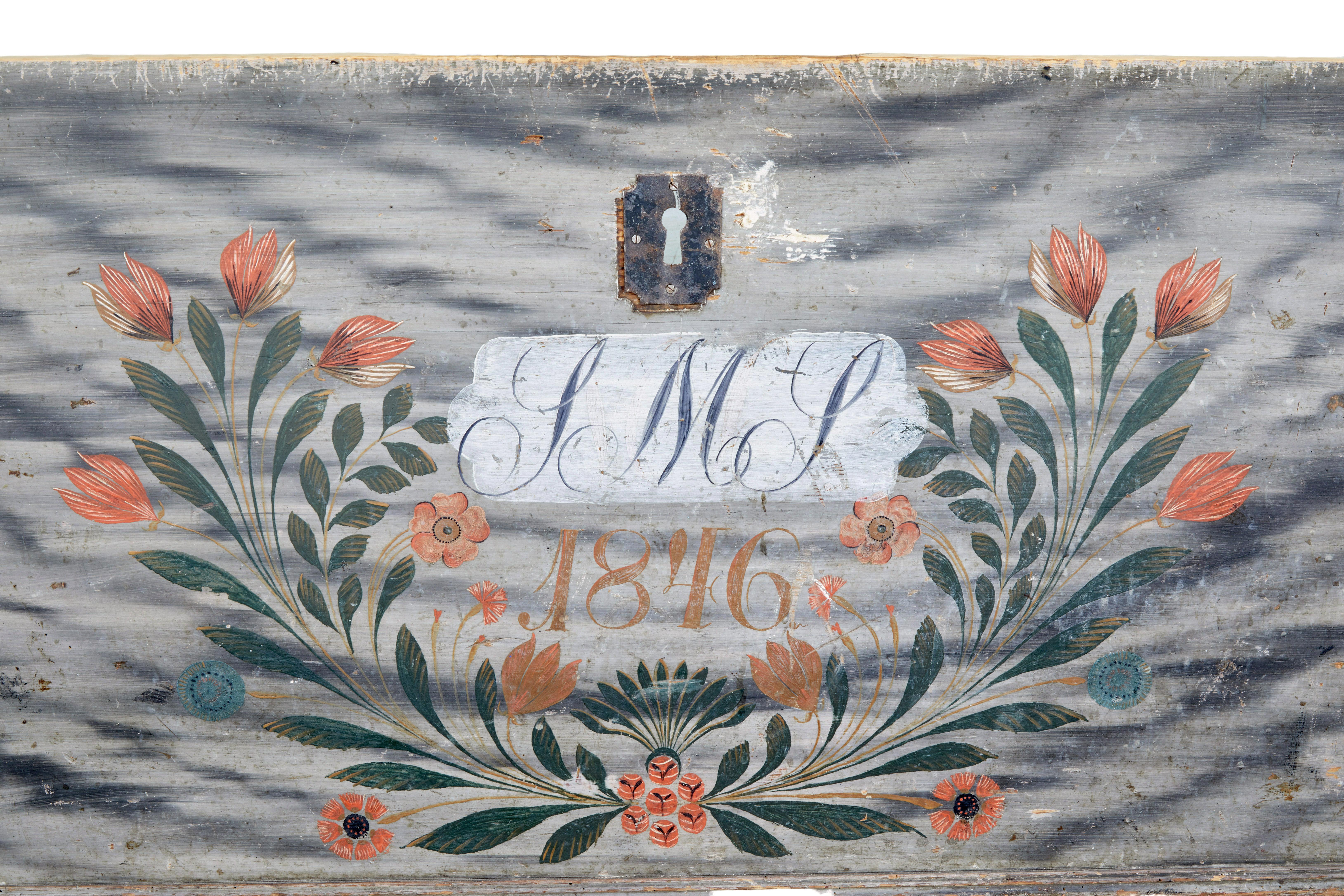 Suédois Coffre suédois à dôme peint à la main au milieu du 19e siècle en vente
