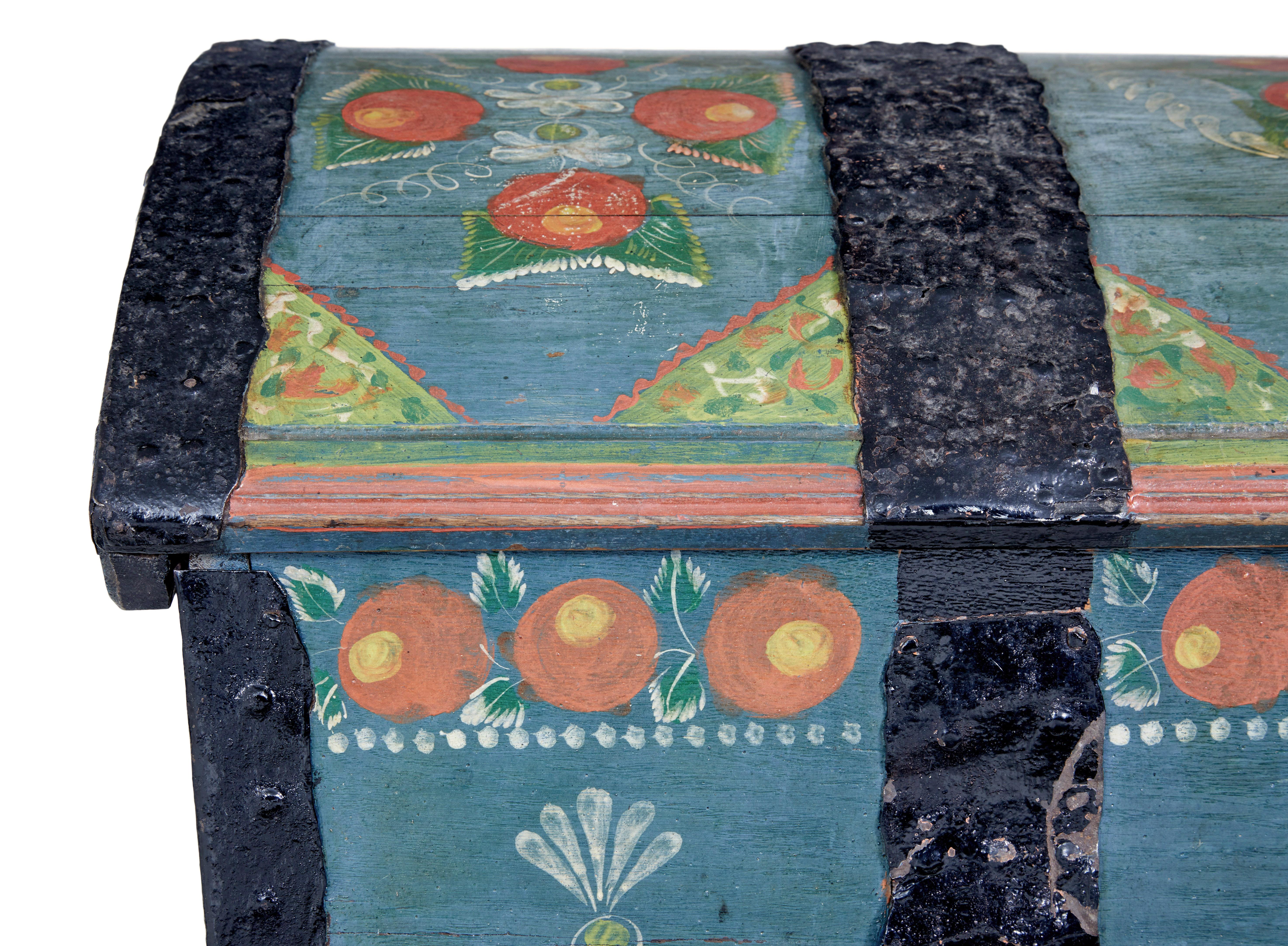 Swedish Mid-19th Century Hand Painted Oak Dome Top Coffer In Good Condition For Sale In Debenham, Suffolk