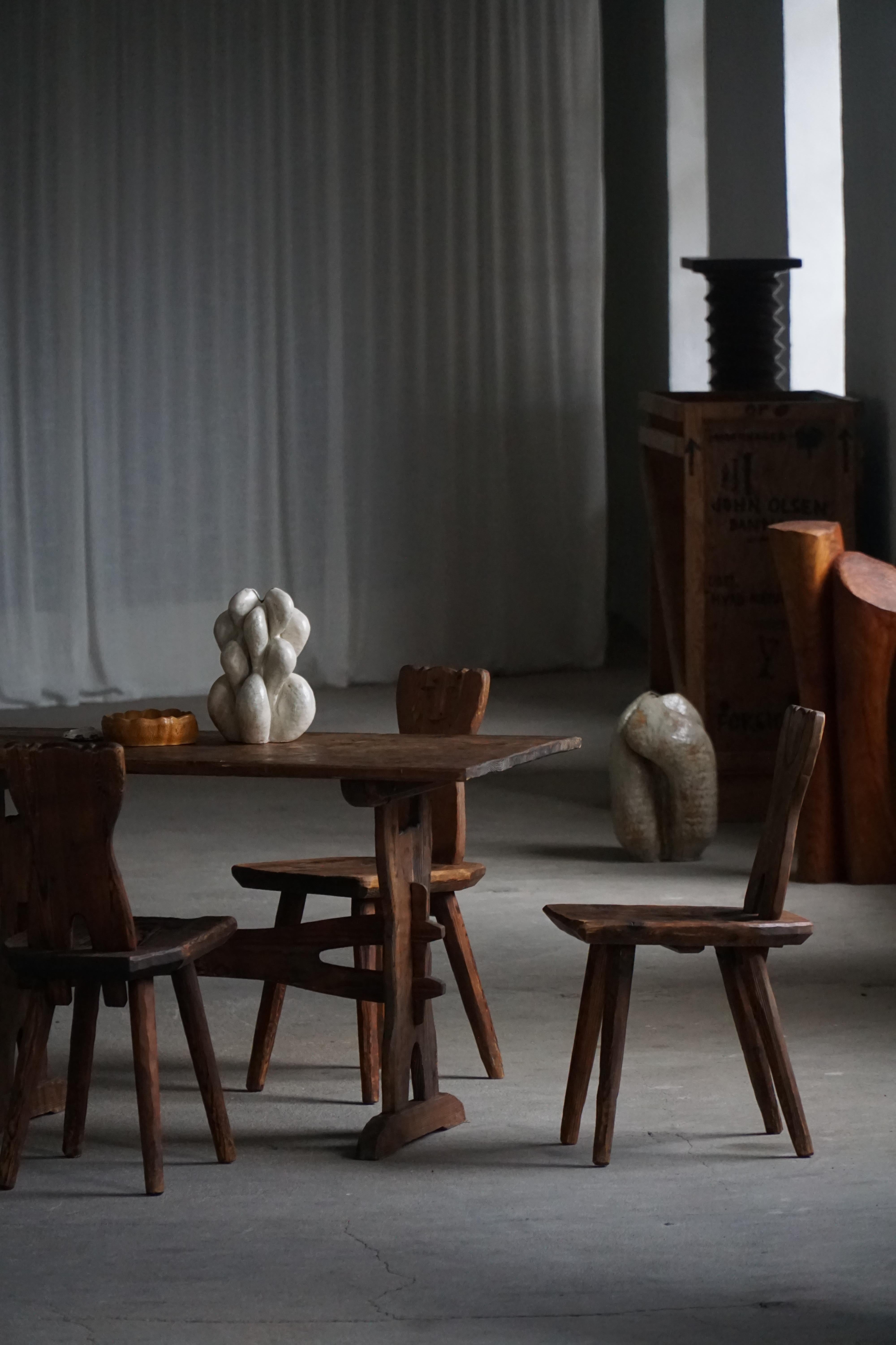 Table en pin rustique artisanale suédoise du milieu du 20e siècle, 