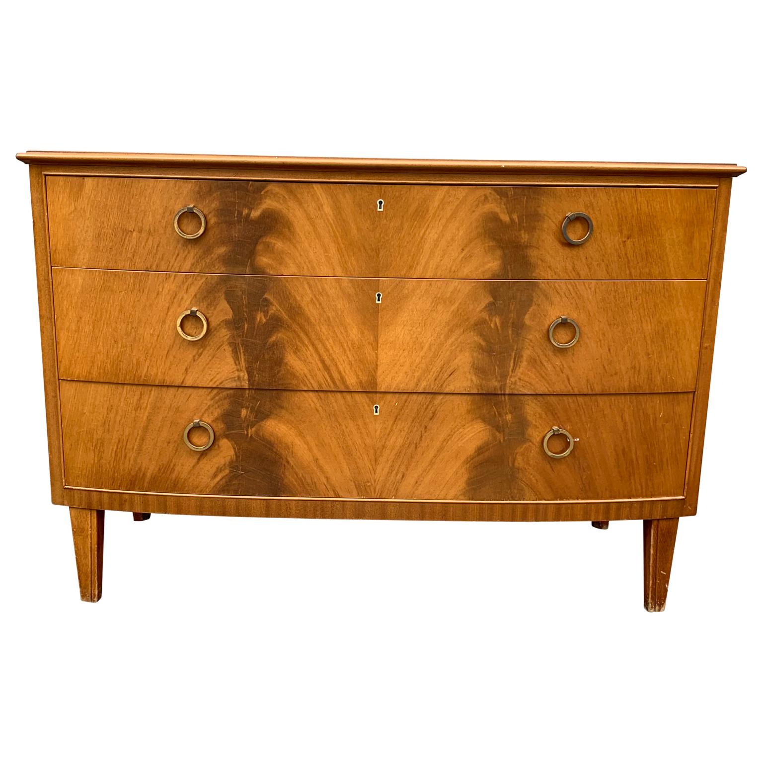 Swedish midcentury 3-drawer chest with light mahogany veneer and curved front
EUR 175 delivery to most areas of London UK, The Netherlands, Belgium, Denmark, Sweden and Northern Germany.

The mahogany veneer appears lighter overall from exposure to