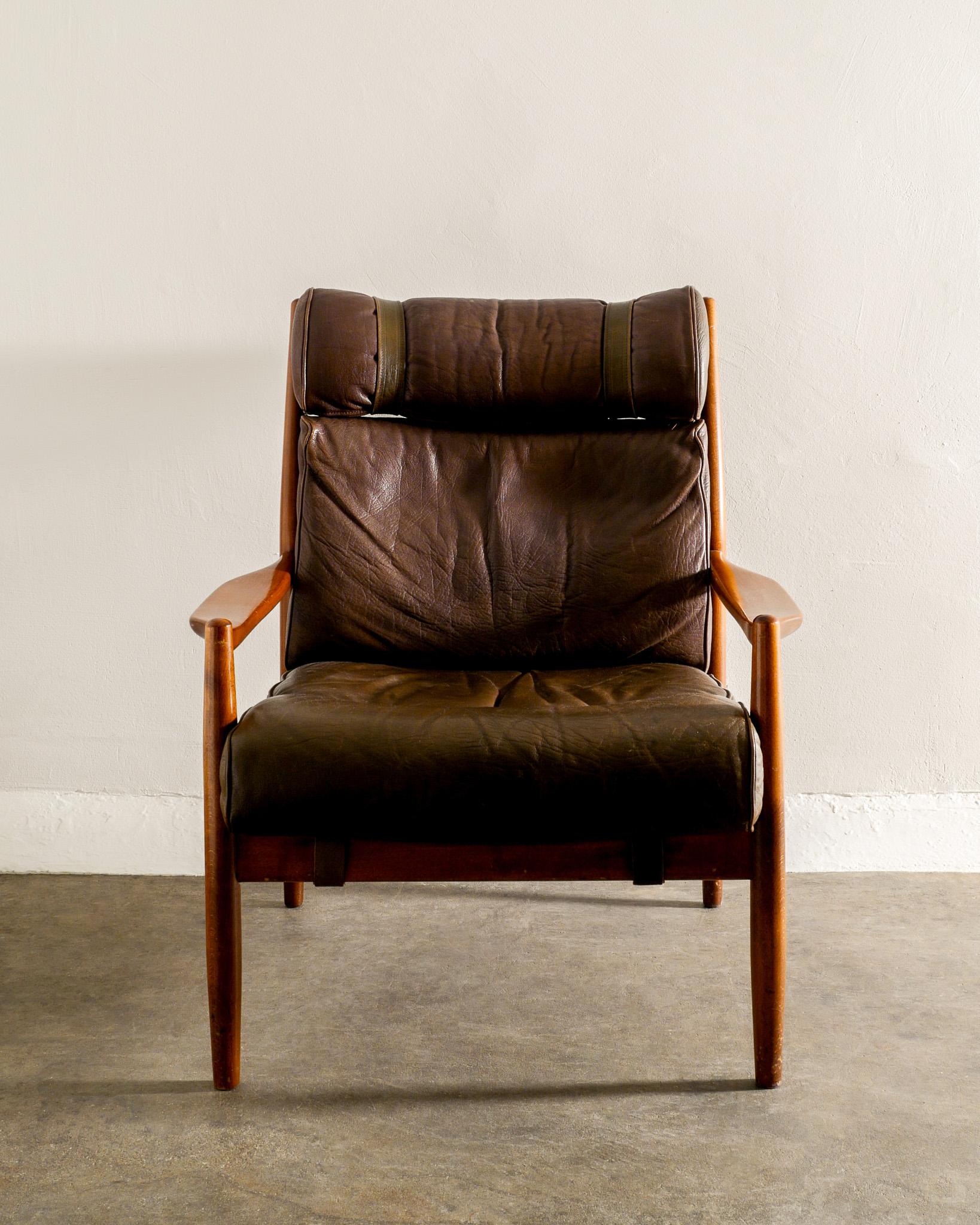 Swedish Mid Century Armchair in Leather & Walnut in style of Arne Norell, 1950s  In Good Condition For Sale In Stockholm, SE