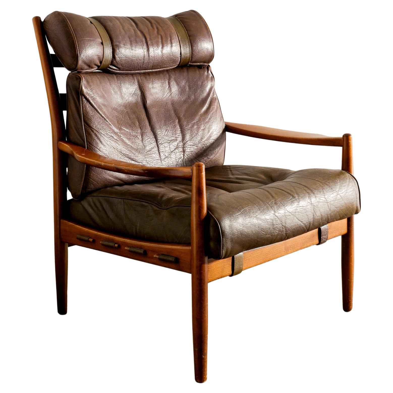 Swedish Mid Century Armchair in Leather & Walnut in style of Arne Norell, 1950s  For Sale