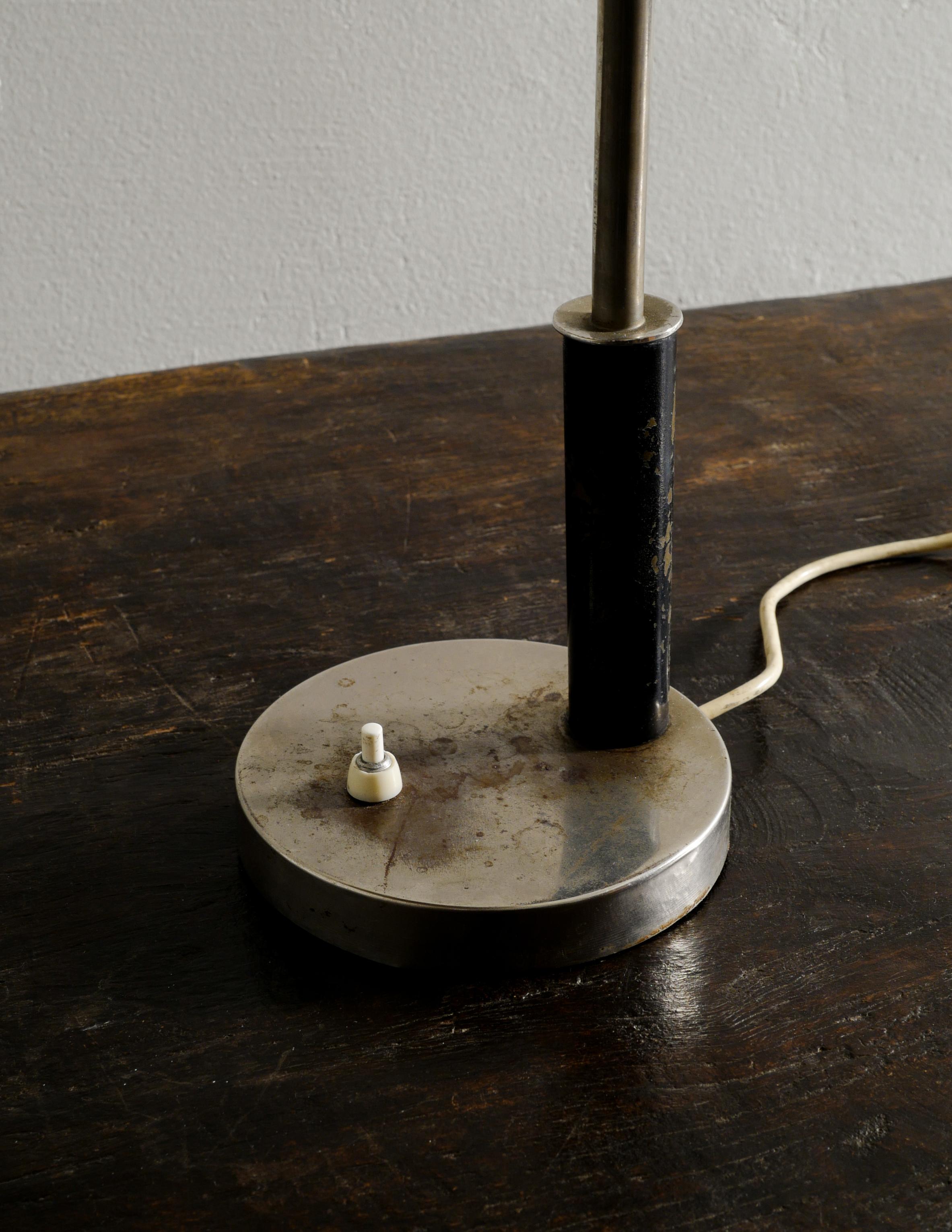 Swedish Mid-Century Art Déco Table Desk Lamp in Metal Produced in Sweden, 1940s In Good Condition In Stockholm, SE