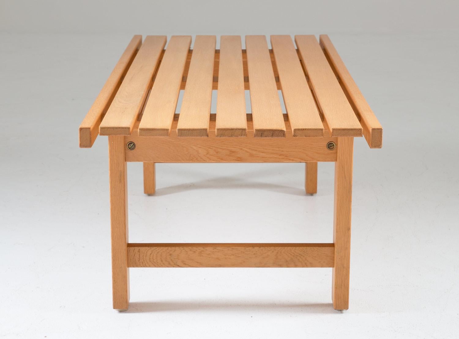 Swedish midcentury bench in oak by Hugo Svensson for Bjärnums, Sweden.
Small bench with great details and beautiful proportions.
Condition: Excellent original condition.
 