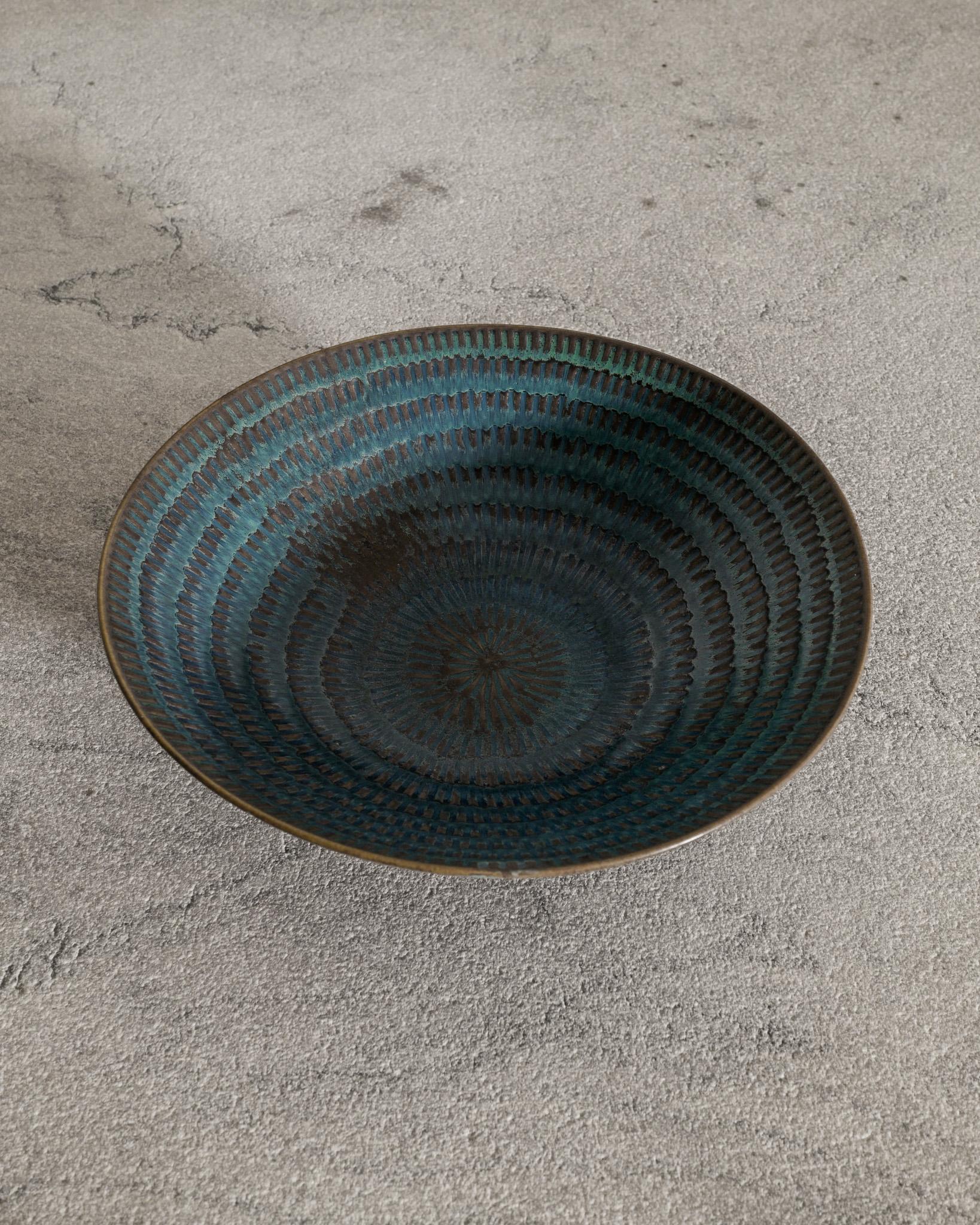 Suédois Bol en céramique bleue du milieu du siècle suédois par Stig Lindberg pour Gustavsberg, 1960s en vente