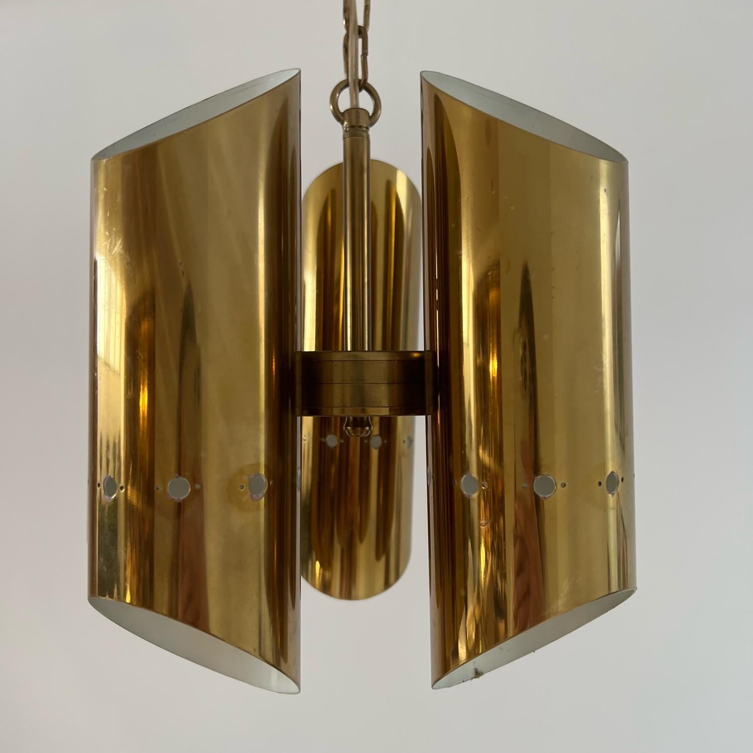 A hanging mid-century pendant or chandelier lamp. 

Sweden, c1980s. 

Five double ended tubes. 

Original chain and rose retained. 

Since re-wired and PAT tested. 

Location: London Gallery.

Dimensions: 80 height x 28 Diameter in