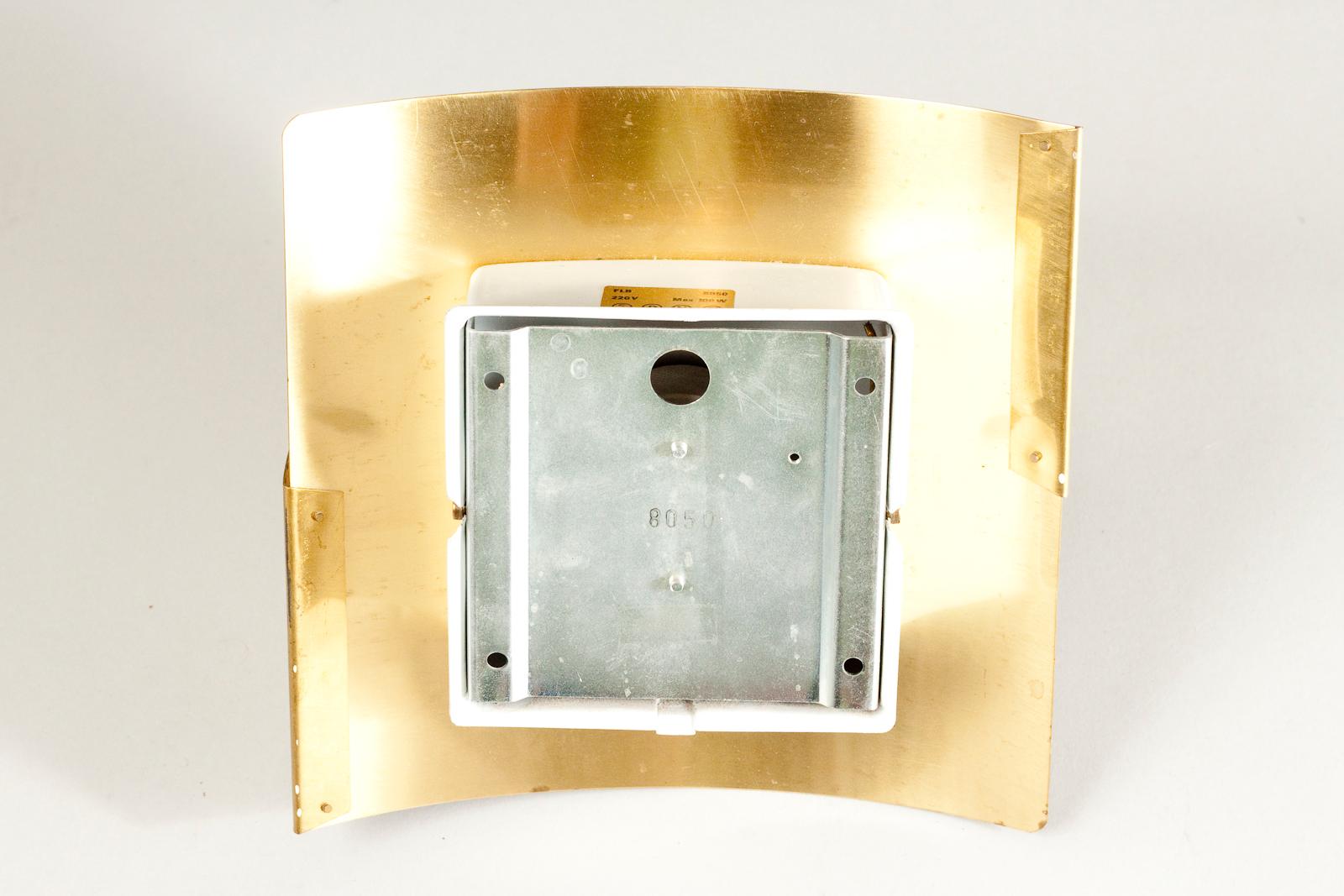 Swedish Midcentury Brass Wall Sconce by Peter Celsing for Falkenbergs Belysning In Fair Condition For Sale In Turku, FI