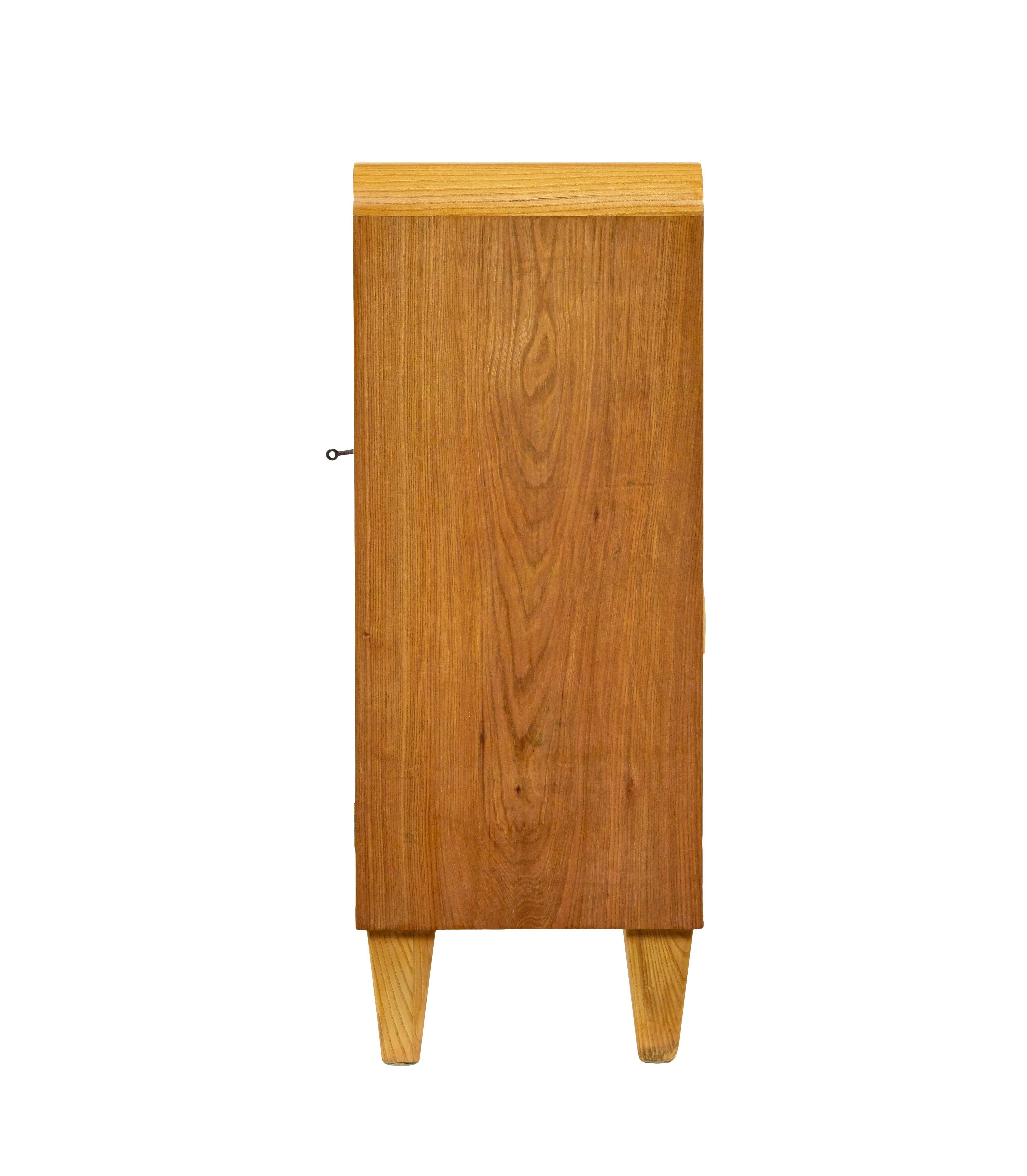 Bibliothèque ouverte basse en loupe d'orme suédoise du milieu du siècle dernier Bon état - En vente à Debenham, Suffolk