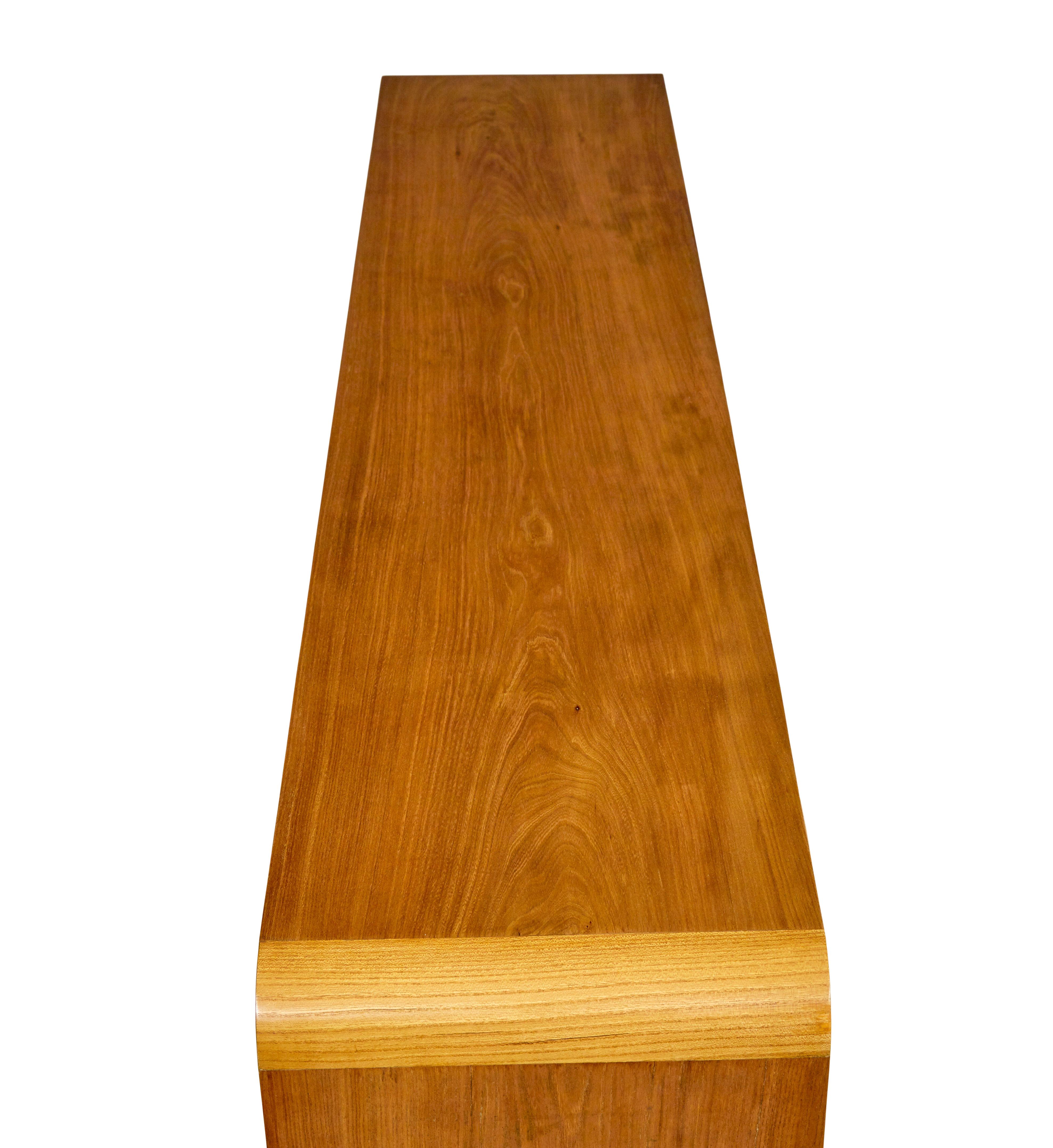 Bibliothèque ouverte basse en loupe d'orme suédoise du milieu du siècle dernier en vente 1