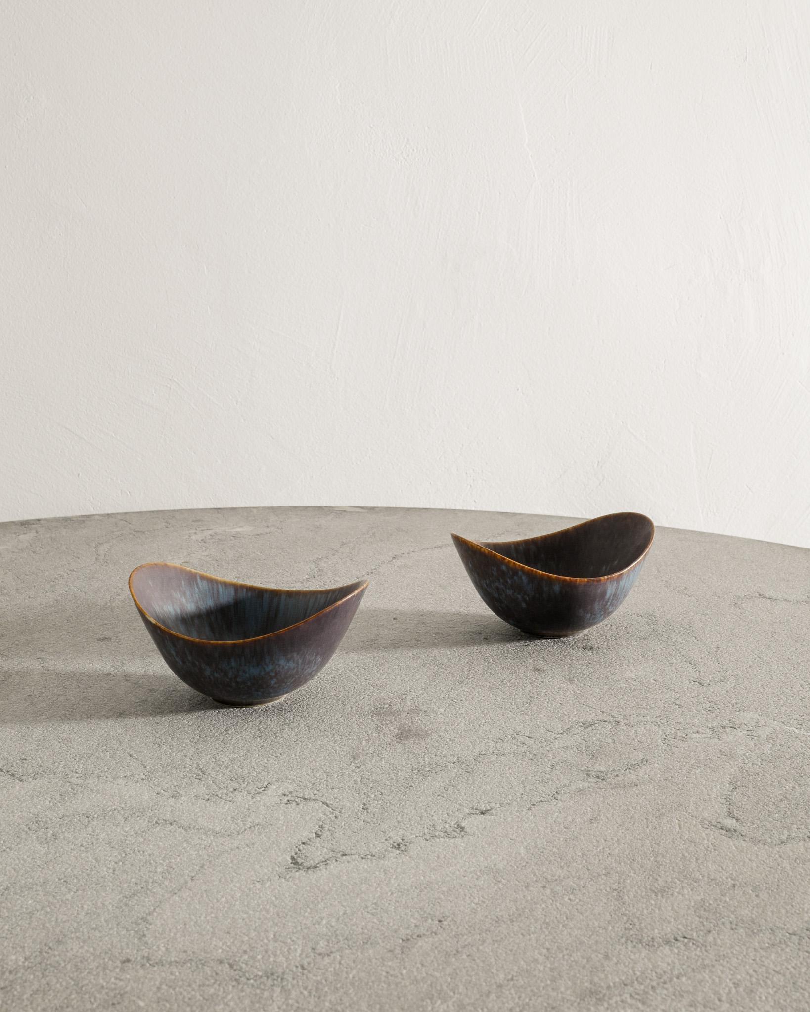 Rara coppia di ciotole svedesi di metà secolo in ceramica/gres 