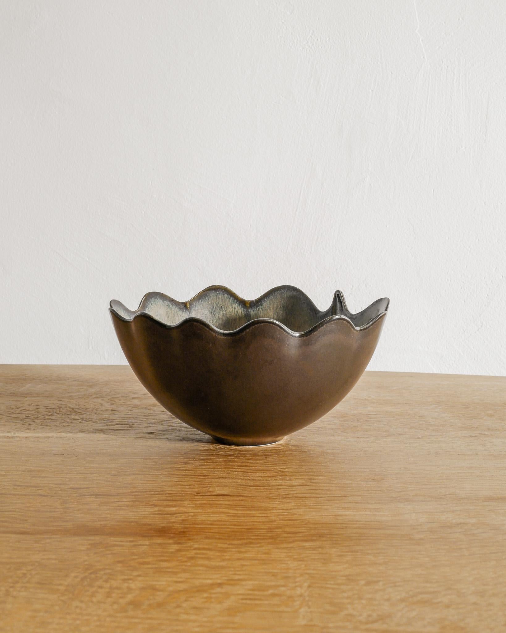 Scandinavo moderno Ciotola svedese di metà secolo in ceramica di Gabi Citron-Tengborg per Gustavsberg Svezia in vendita