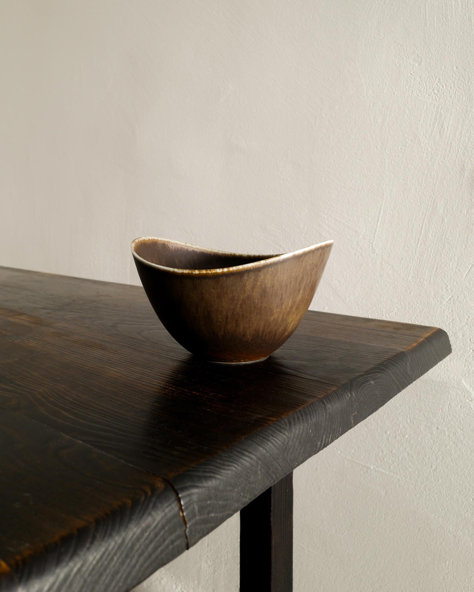 Swedish Mid Century Ceramic Bowl by Gunnar Nylund for Rörstrand Sweden, 1950s In Good Condition In Stockholm, SE
