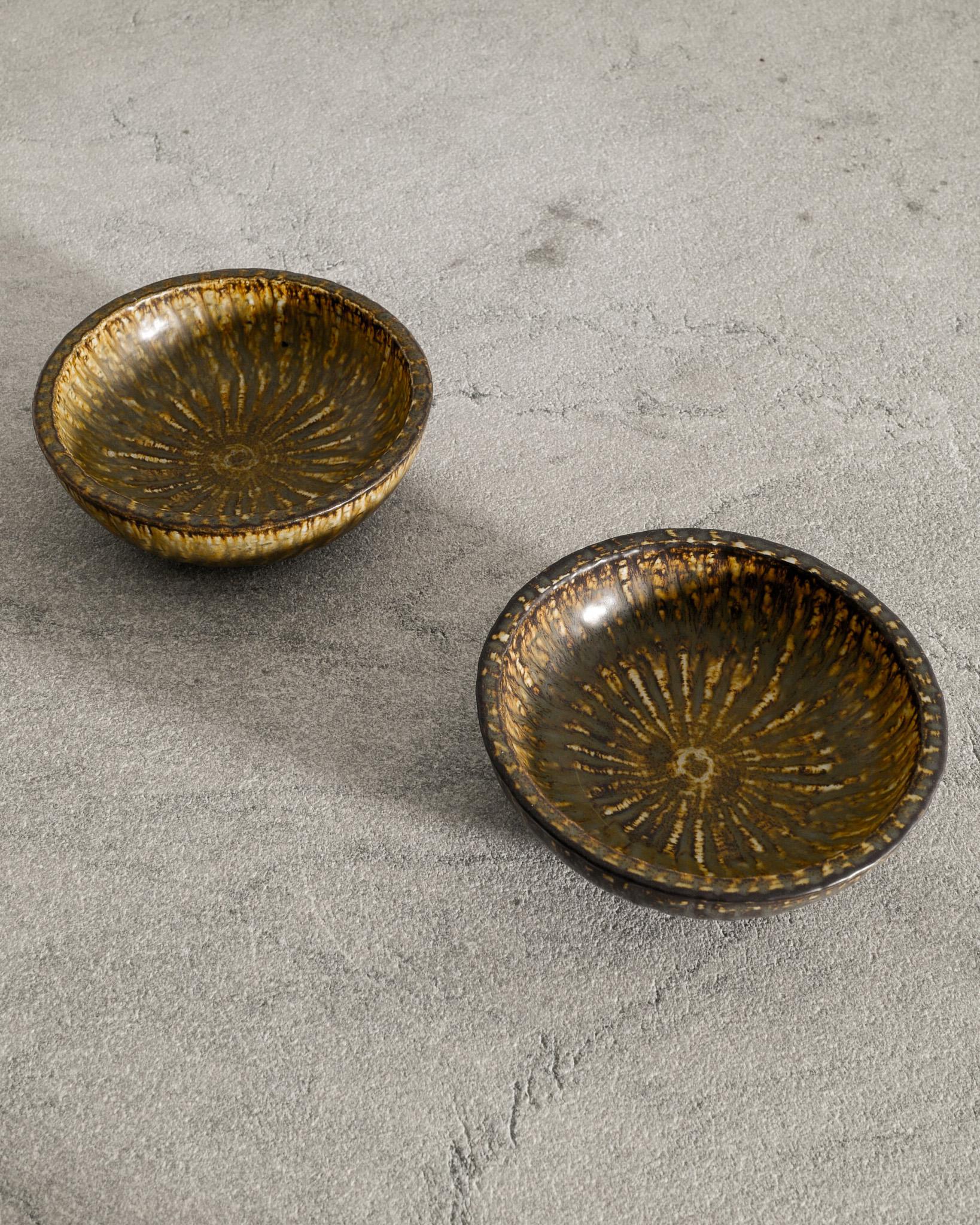 Scandinavo moderno Ciotole svedesi di metà secolo in ceramica 