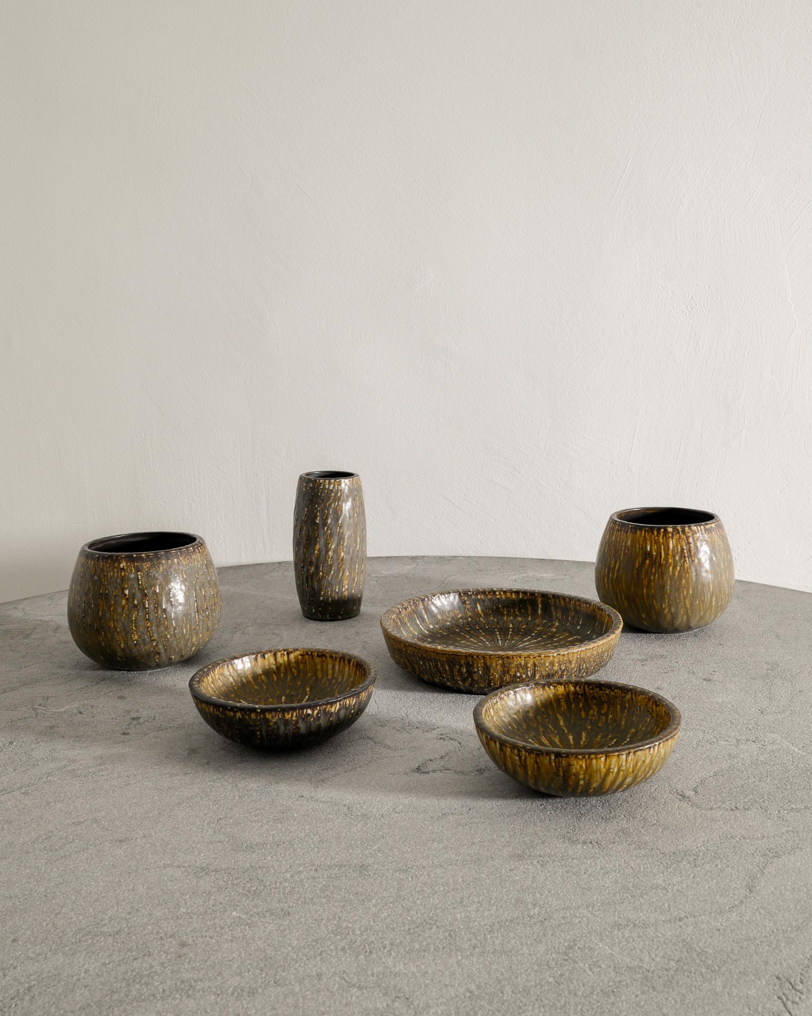 Metà XX secolo Vaso svedese di metà secolo in ceramica 
