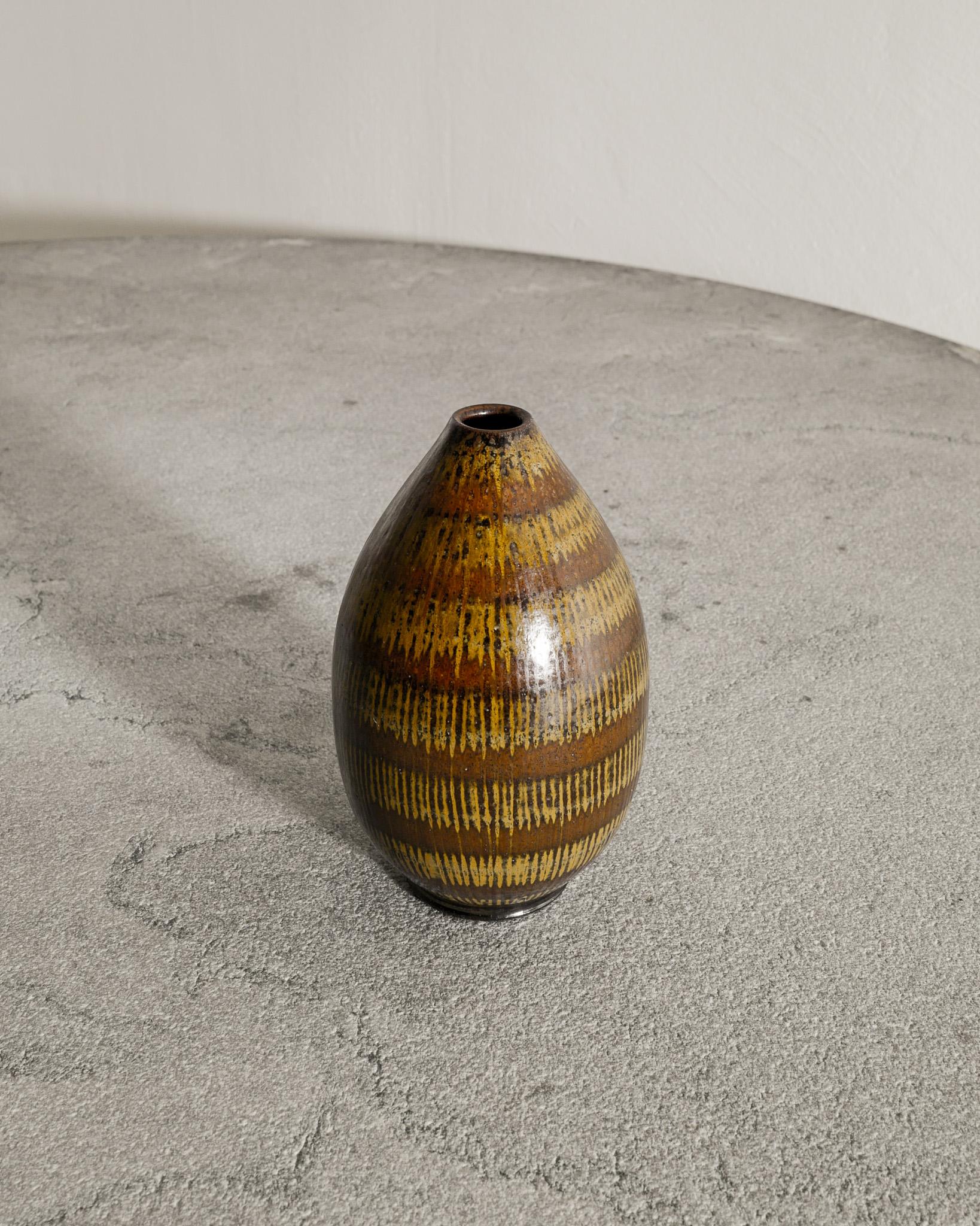 Svedese Vaso in ceramica svedese di metà secolo di Arthur Andersson per Wallåkra Svezia, anni '40 in vendita