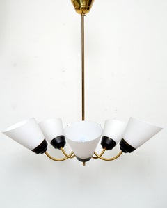 Araña sueca de mediados de siglo, latón y cristal, Suecia, años 40