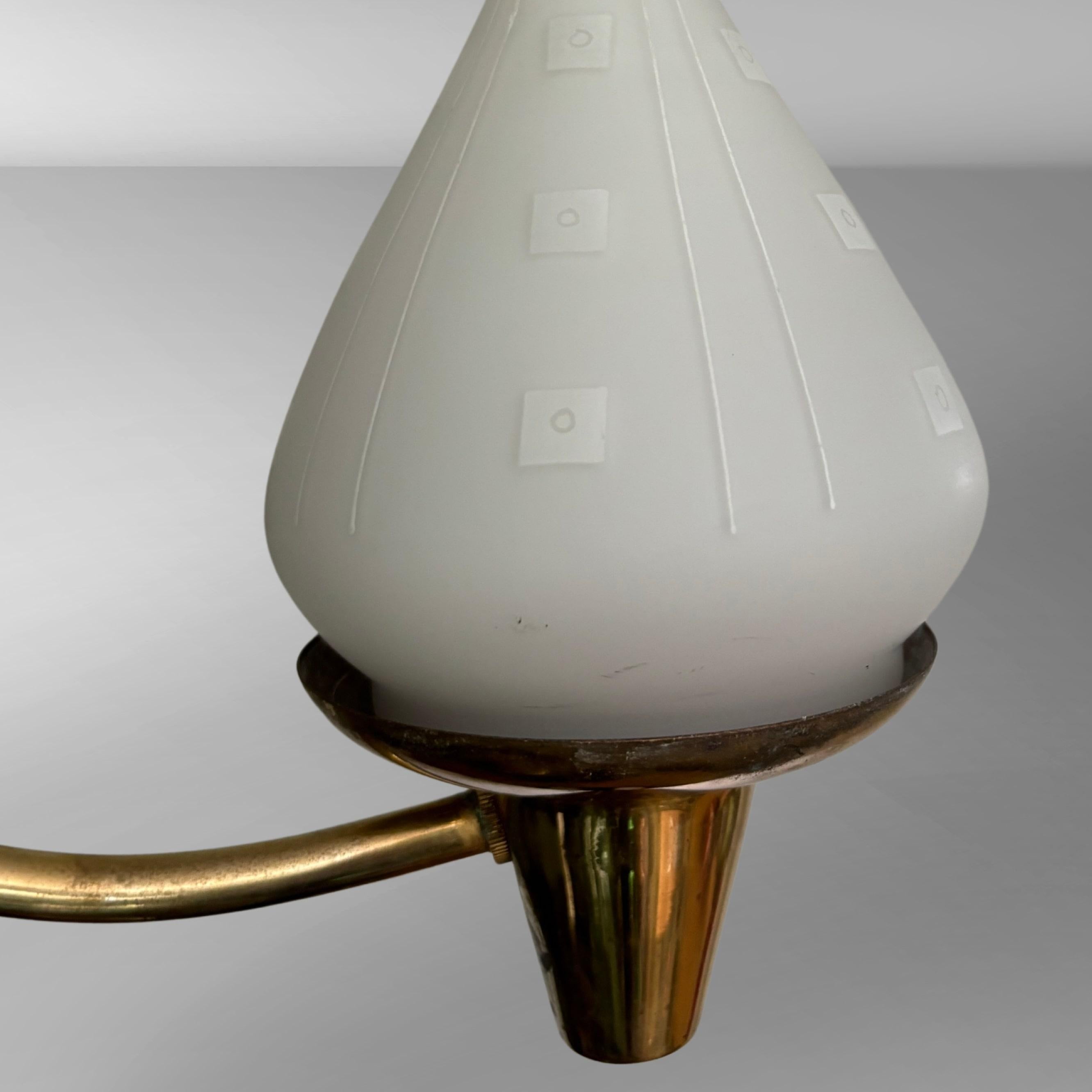 Lampadario svedese di metà secolo in ottone e vetro, anni '40 in vendita 2