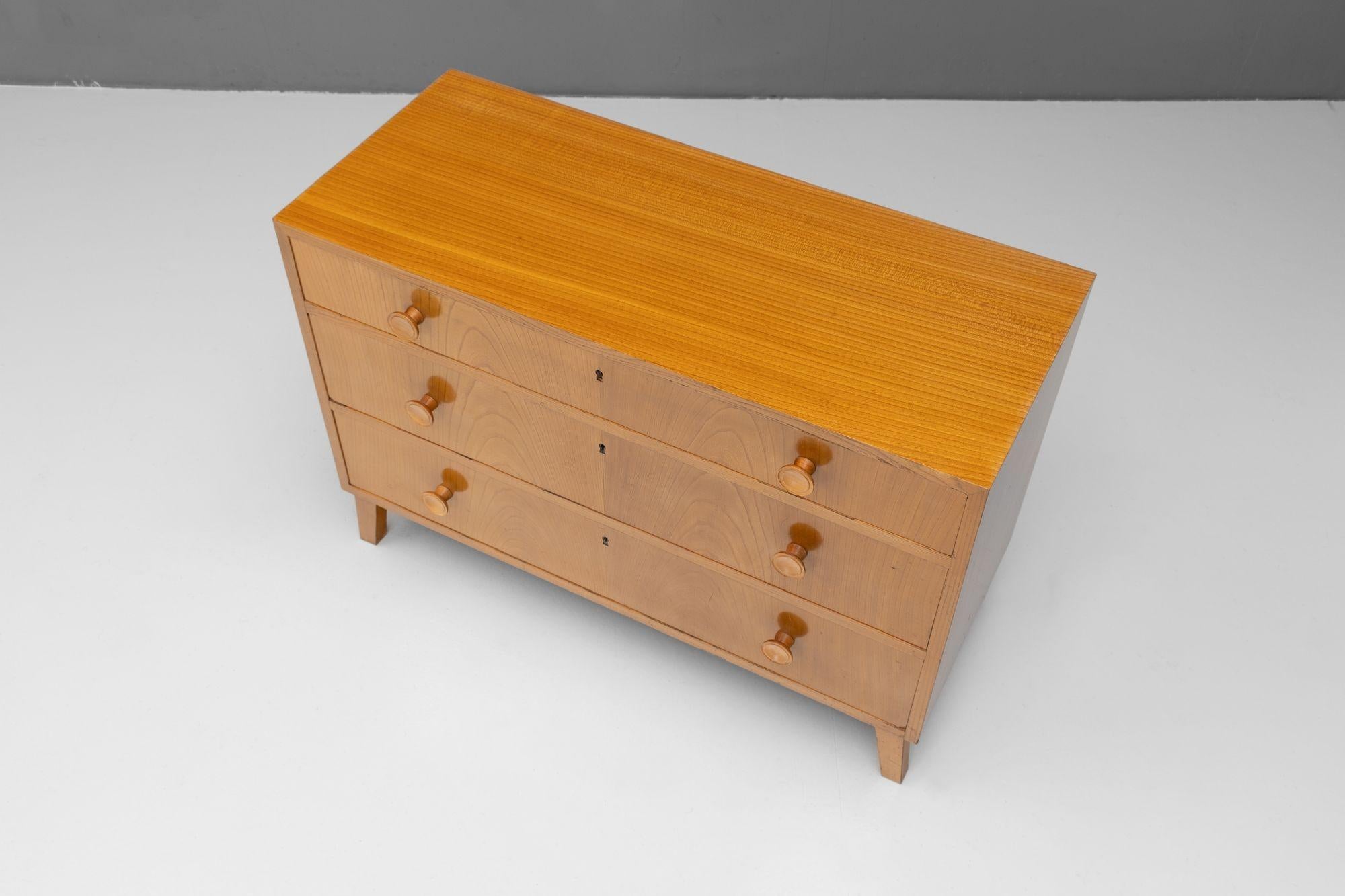 Milieu du XXe siècle Commode suédoise du milieu du siècle en vente