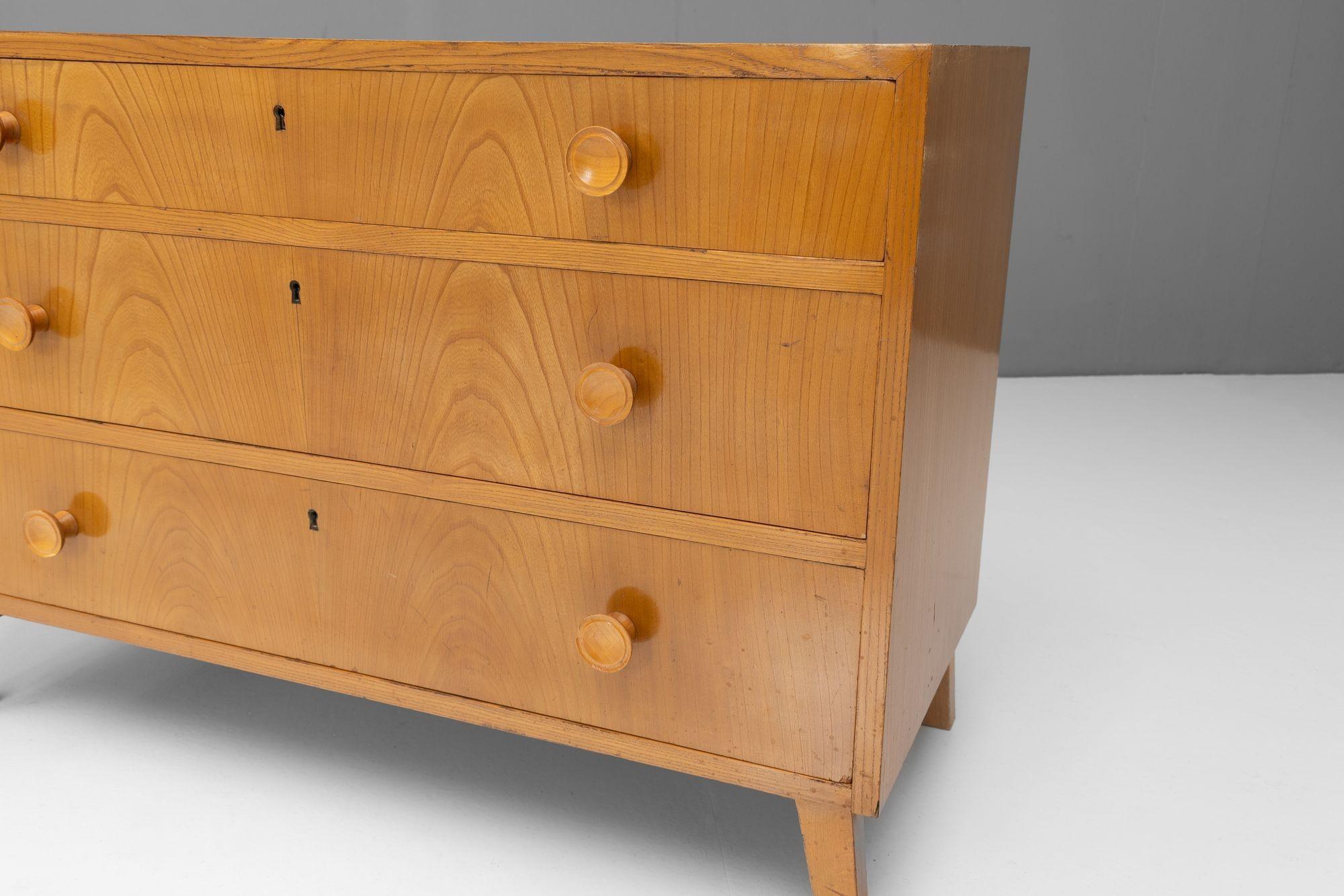 Orme Commode suédoise du milieu du siècle en vente