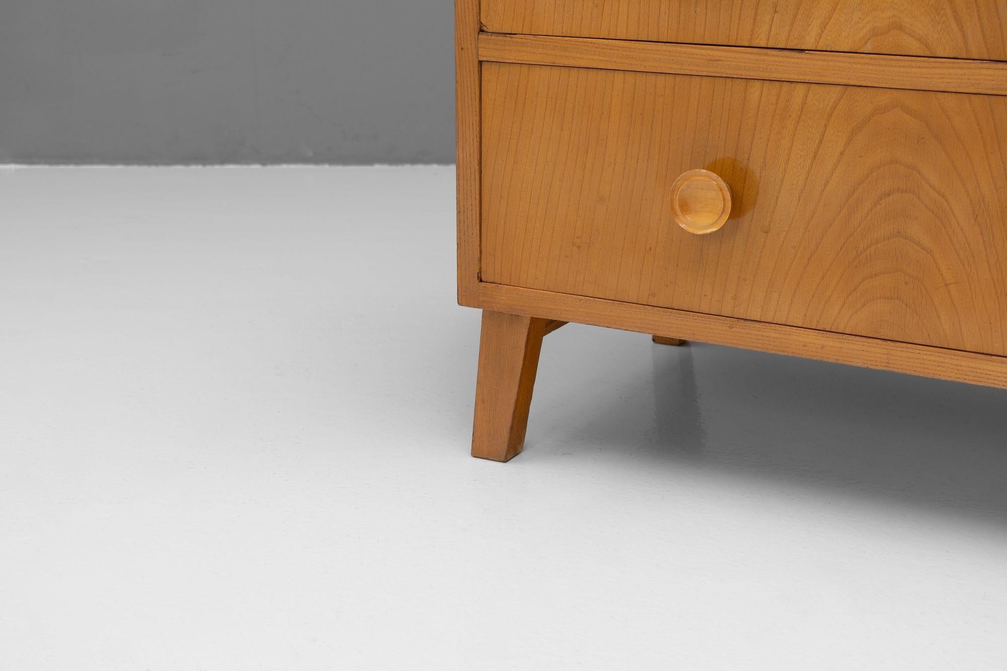 Commode suédoise du milieu du siècle en vente 1